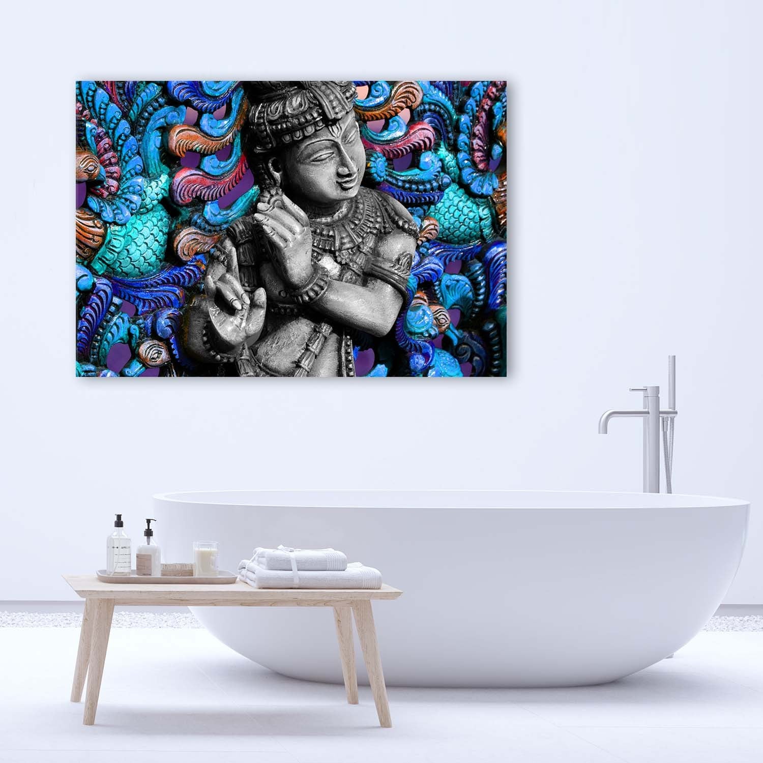 Reproduktion des Buddha im Hintergrund des Mosaiks 