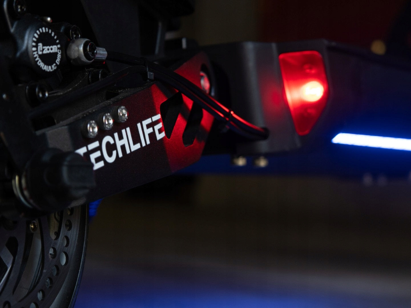 OFF-ROAD ELECTRIC SCOOTER FOR ADULTS 2x1000W 18Ah52V TECHLIFE X8 V3 Engine power 3000 W