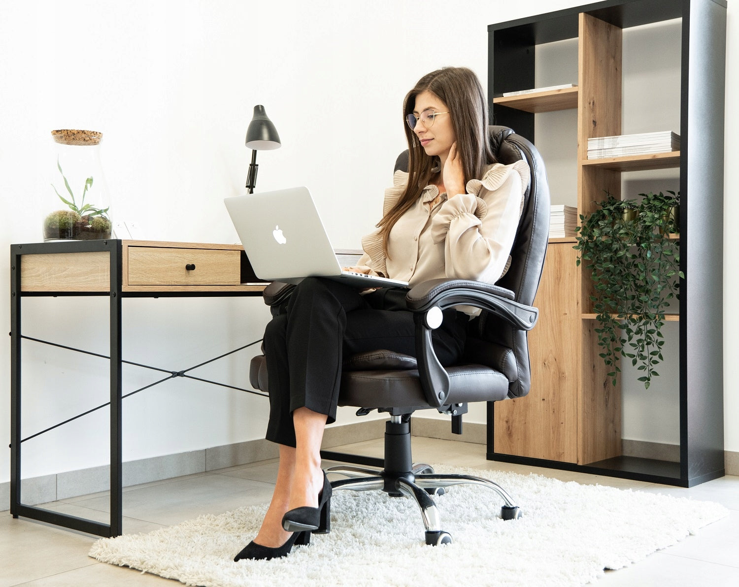 OFFICE CHAIR SWIVEL OFFICE CHAIR FOR OFFICE ROOM ADJUSTABLE BROWN Medical device yes