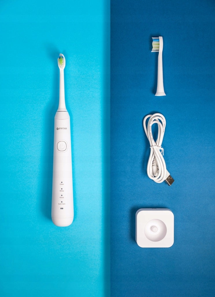 OROMED SONIC TOOTHBRUSH 4 OPERATING MODES+ETUI INDUCTION TIP Batteries included no