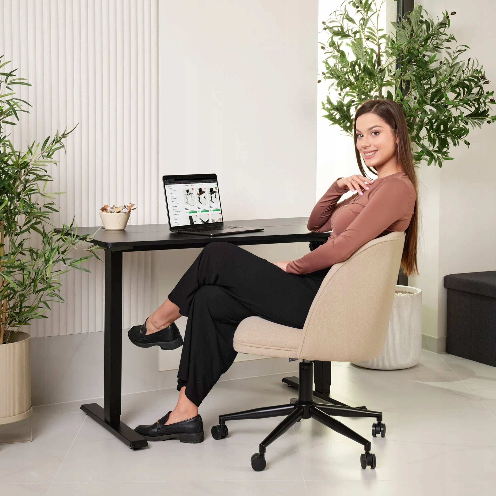 Office Swivel Chair For Living Room Adjustable Fabric Chair For Office Fano Packaging status original