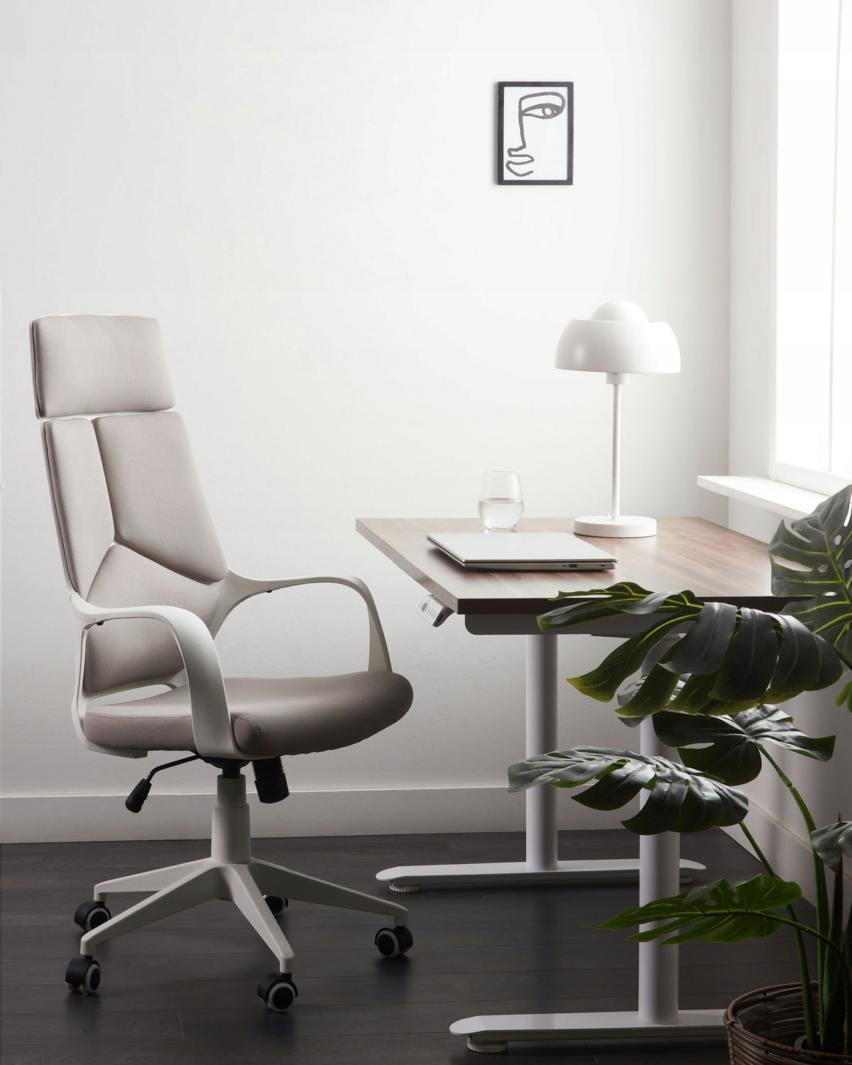 Office chair adjustable wheels beige and gray Packaging status original