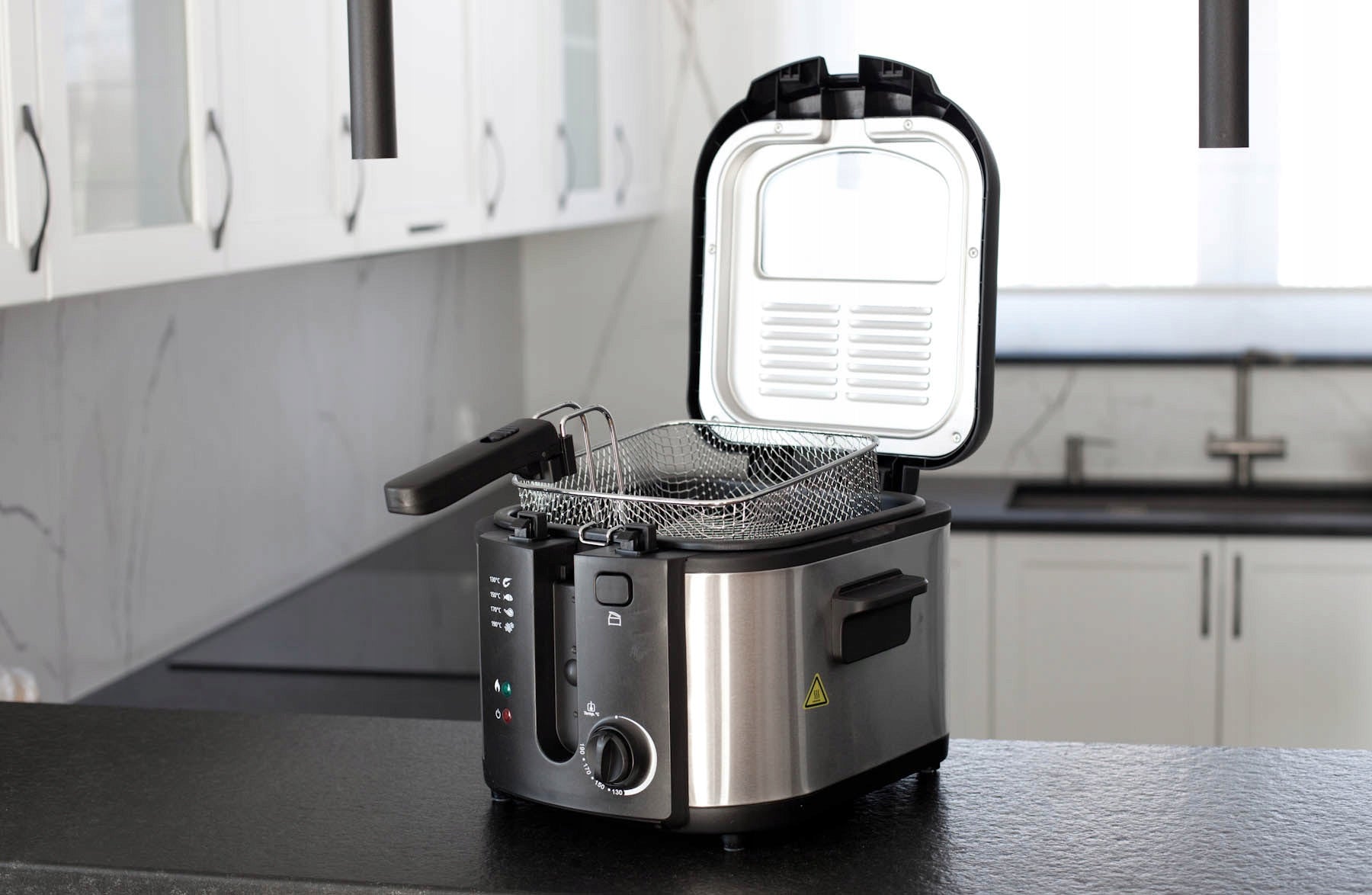 Oil fryer 1900W – air fryer | large capacity easy cleaning Model MAX-1900-W