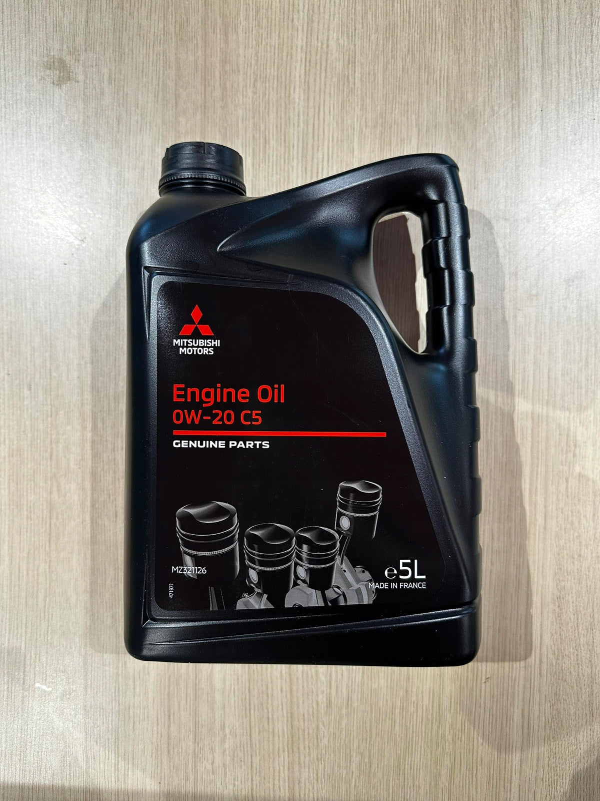 Original Mitsubishi 0W-20 5L C5 Engine Oil Packaging status original
