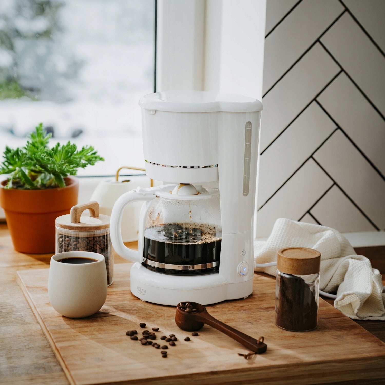 Overflow coffee maker 1,5L Adler AD4383 900W Temperature maintenance Brand ADLER