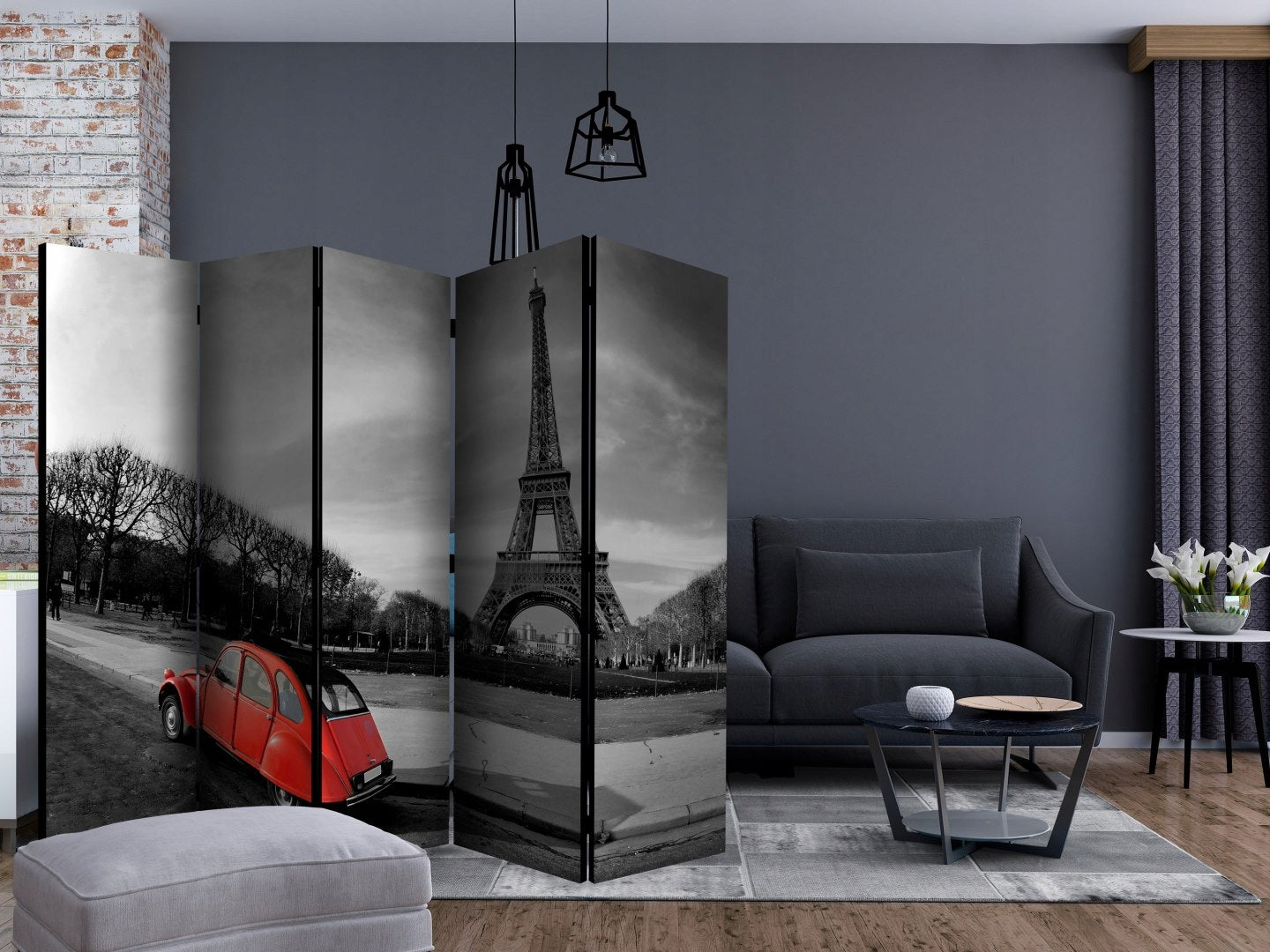 Eiffelturm und rotes Auto an der Wand 