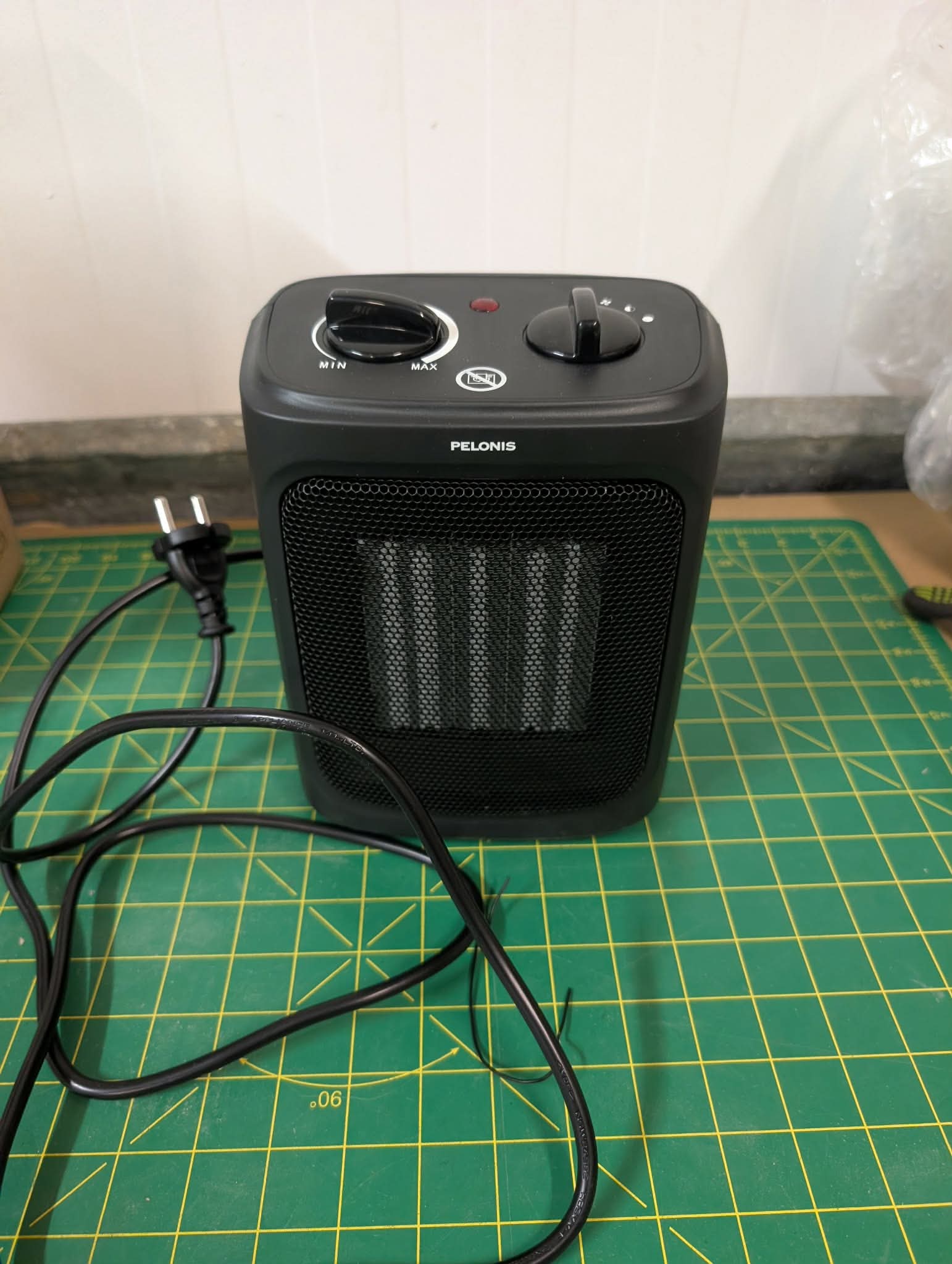 PELONIS Mini Electric Heater 2000W For Bathroom and Bedroom Version 2 Brand no brand