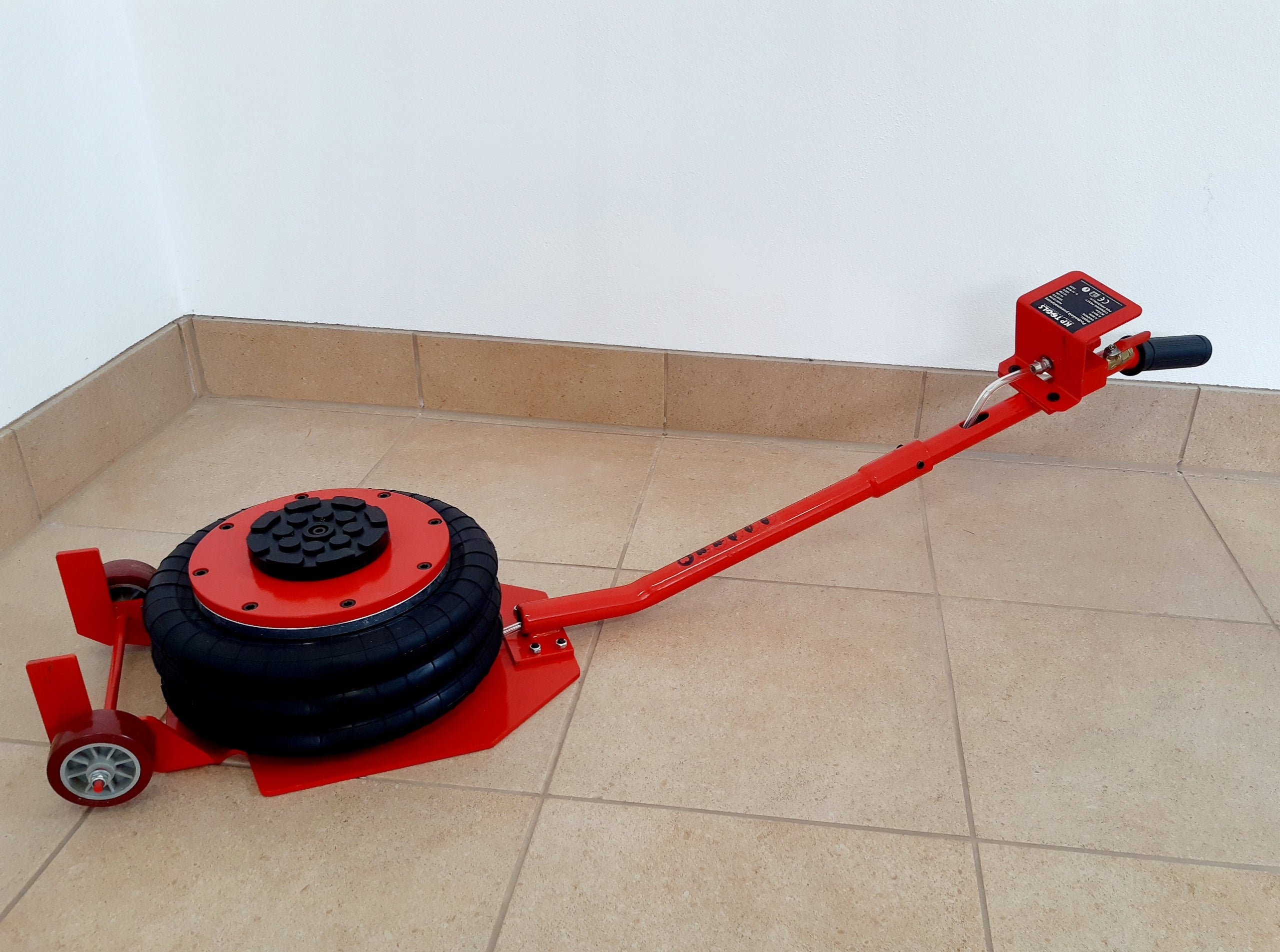 PNEUMATIC SNOWMAN LIFT 3,5T + RUBBER Manufacturer code PODNOŚNIK PNEUMATYCZNY 3,5T KP TOOLS
