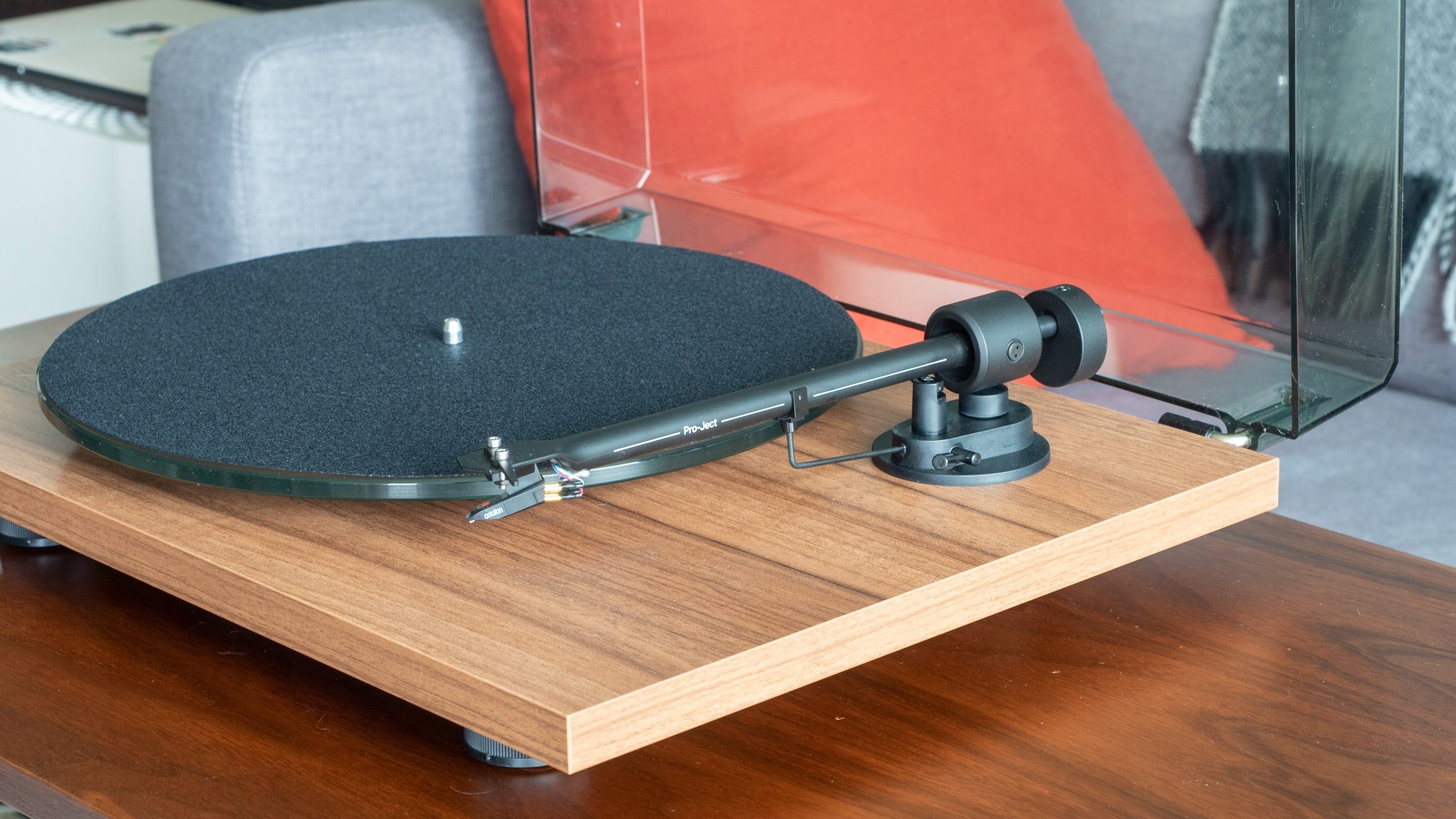 Pro-Ject T1 Phono SB Walnut OM5E