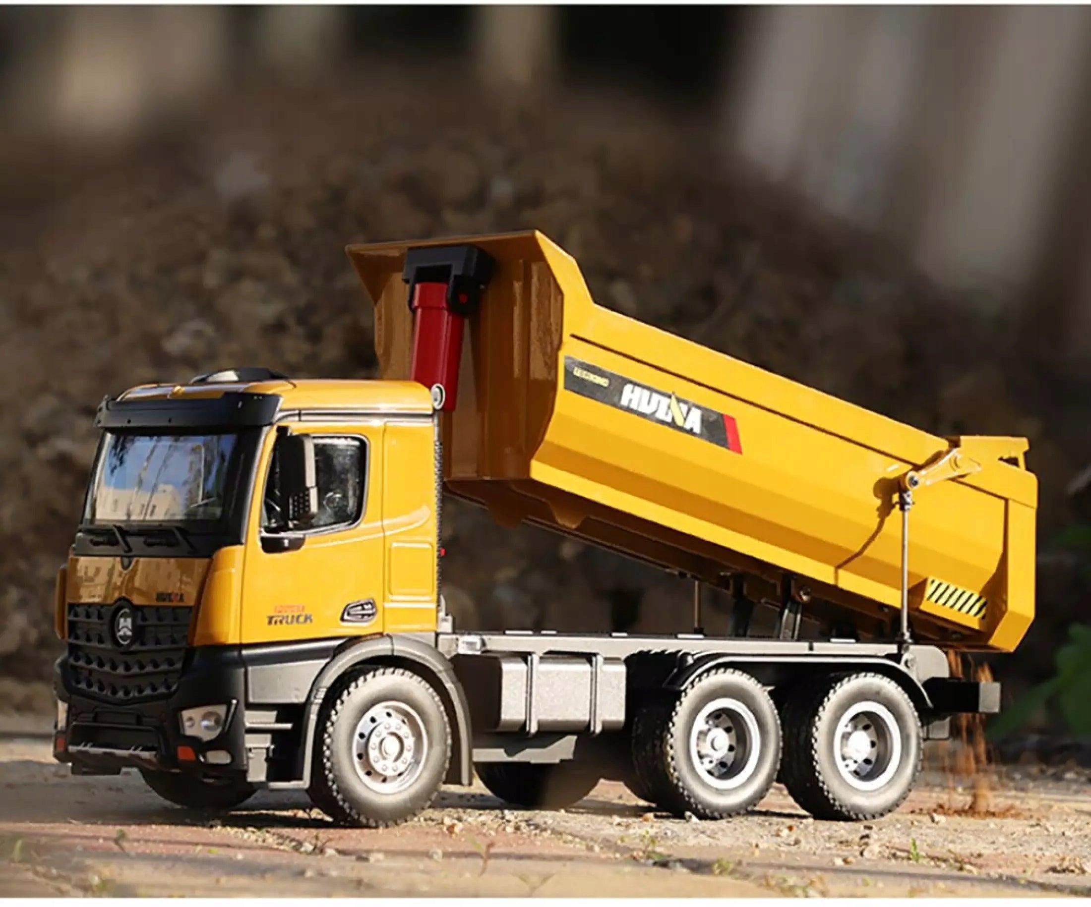 PROFESSIONAL LARGE CONTROLLED TRUCK DUMP TRUCK RTR RC HUINA - METAL Packaging status original