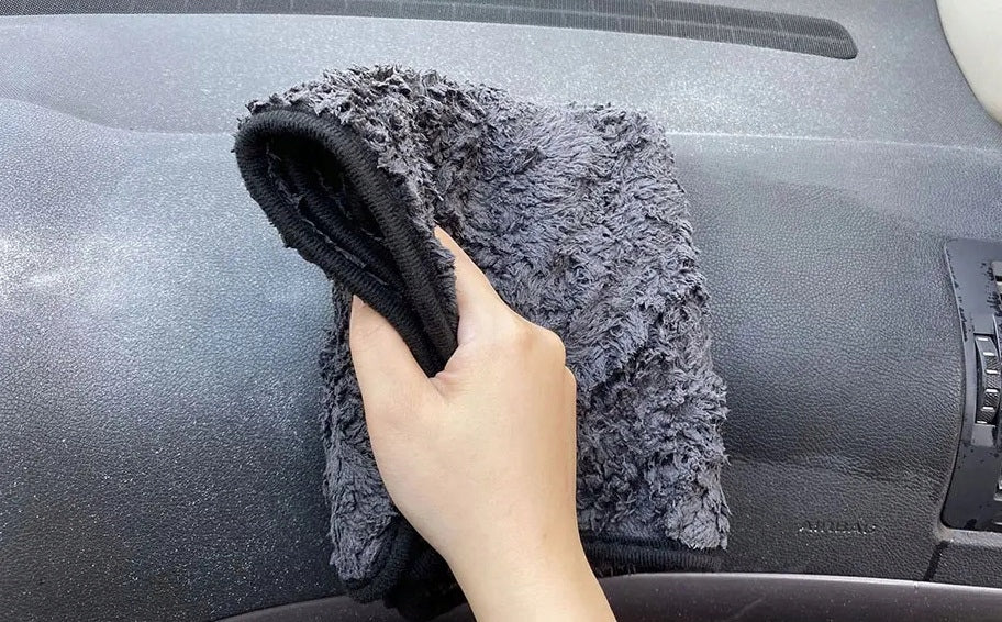 PROFESSIONAL MICROFIBER TOWEL FOR DEHUMIDIFYING DETAILING 80x60 cm 800 g/m2 Manufacturer code MIKROFIBRA 60x80 gramatura 800 szara
