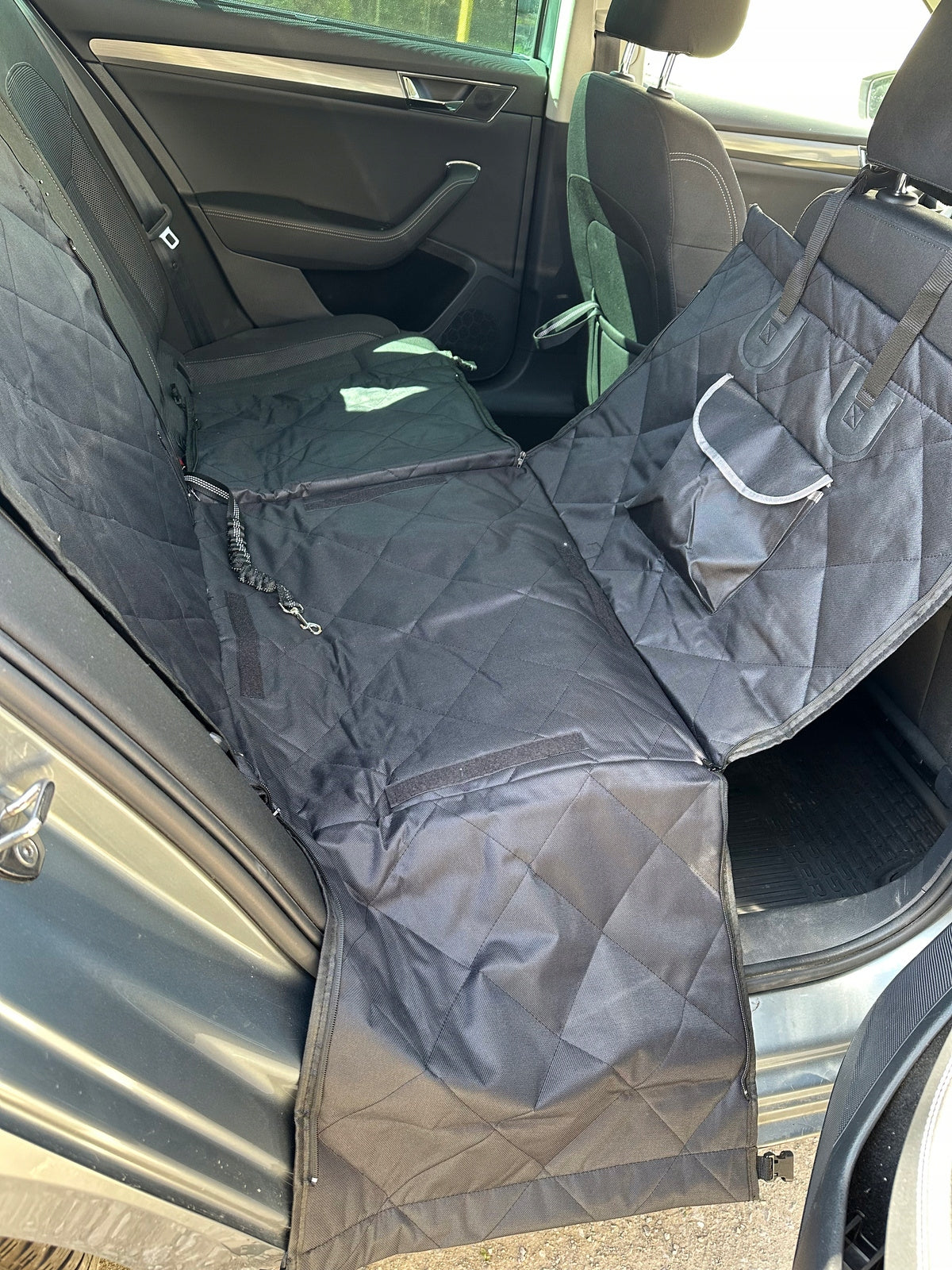 PROTECTIVE 2in1 CAR SEAT CAR TRANSPORTER for dog seat + belt Product width 145 cm