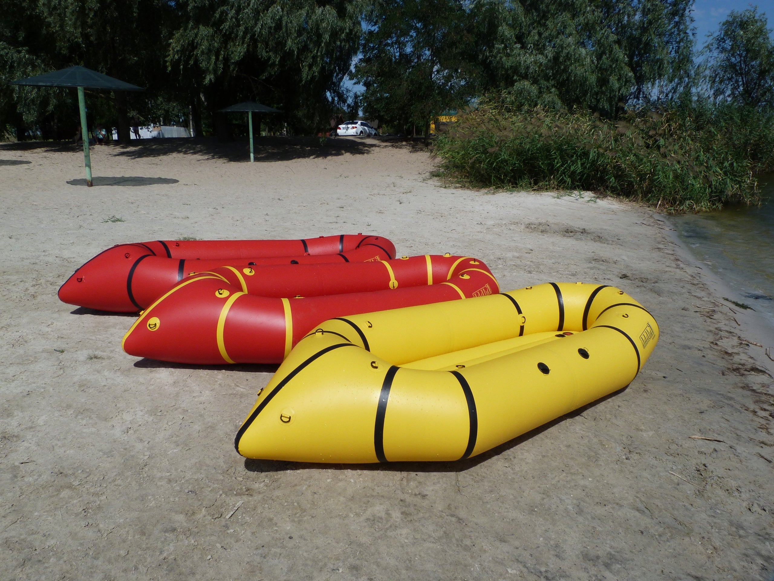Packraft Inflatable Hiking Lightweight Ideal for 1-Person Rafting Material polyethylene