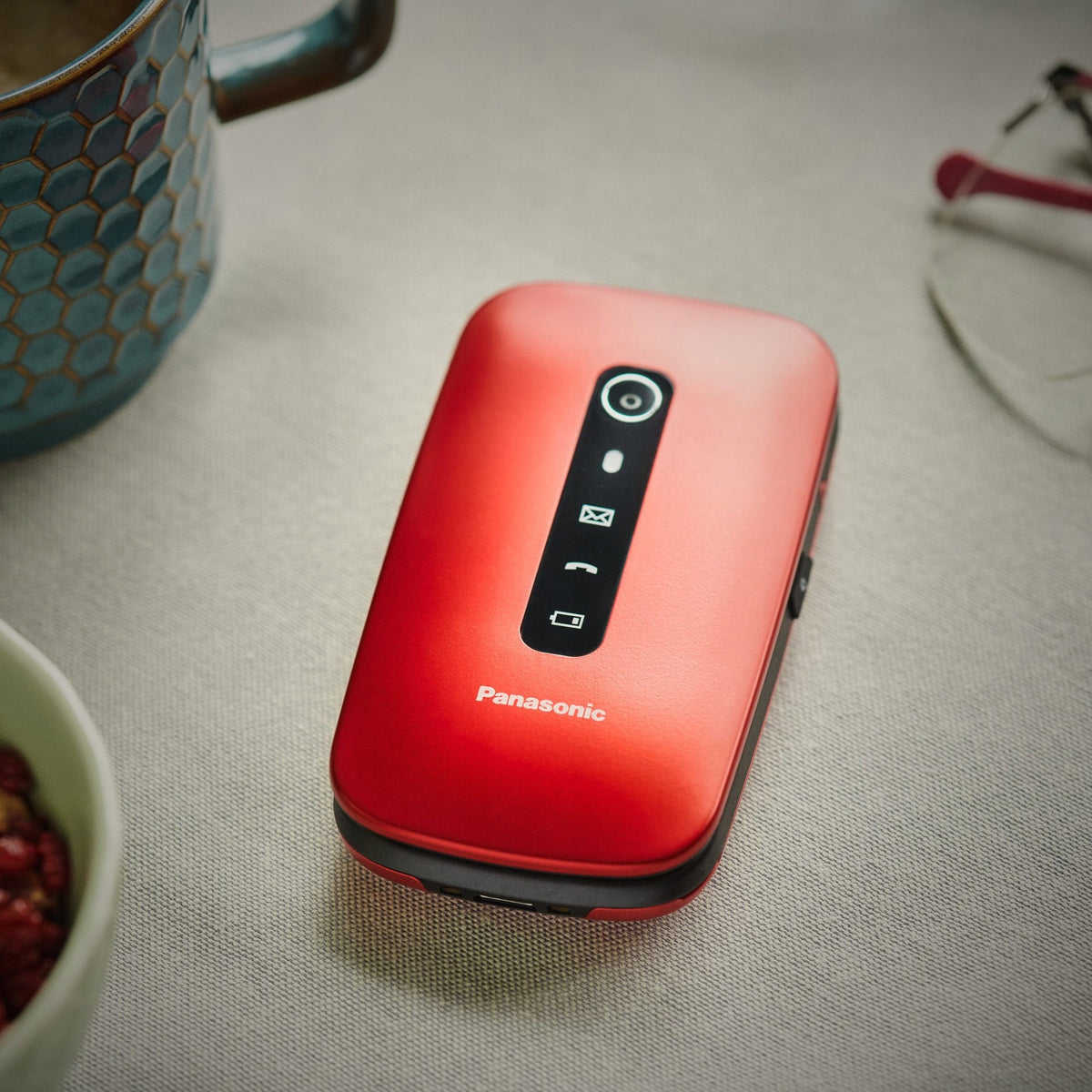 Panasonic KX-TU550 EXR red [phone for seniors] Headphones included no