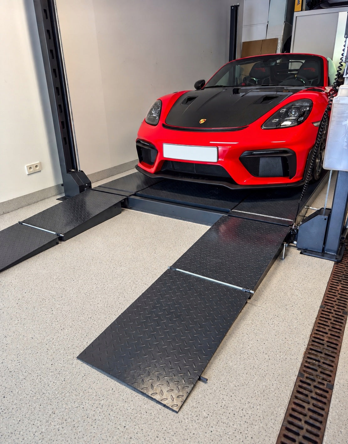 Parking lift TECHWAR TW0001 4000KG with folding ramps Manufacturer code TW0001