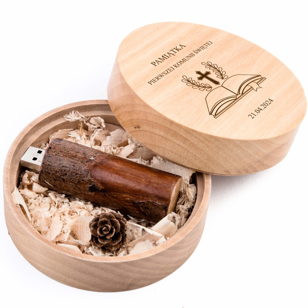 Pendrive COMMUNION Wooden 16 GB 2.0 + round box + engraving COMMUNION