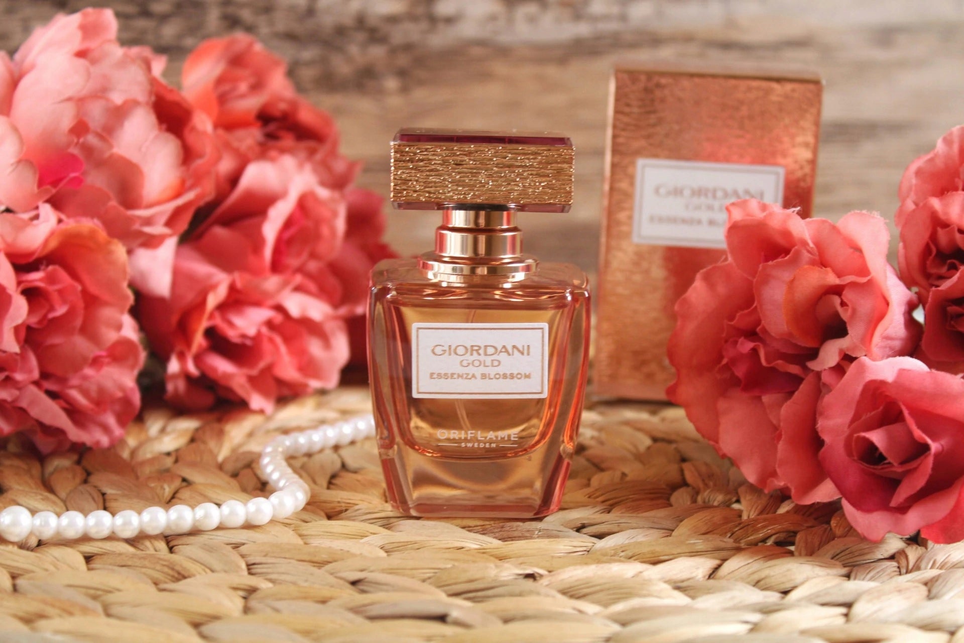 Perfume Giordani Gold Essenza Blossom Oriflame Packaging status original