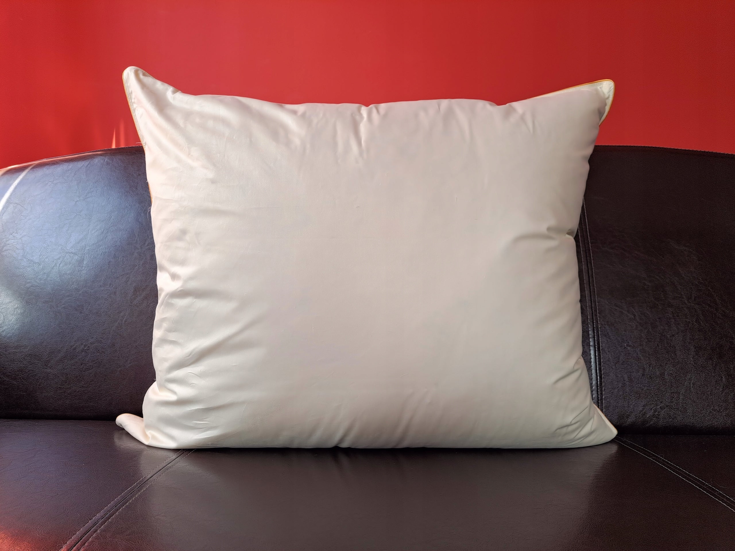 Pillow with feathers 70x80 3 kg CREAM or PINK Manufacturer code PO9805
