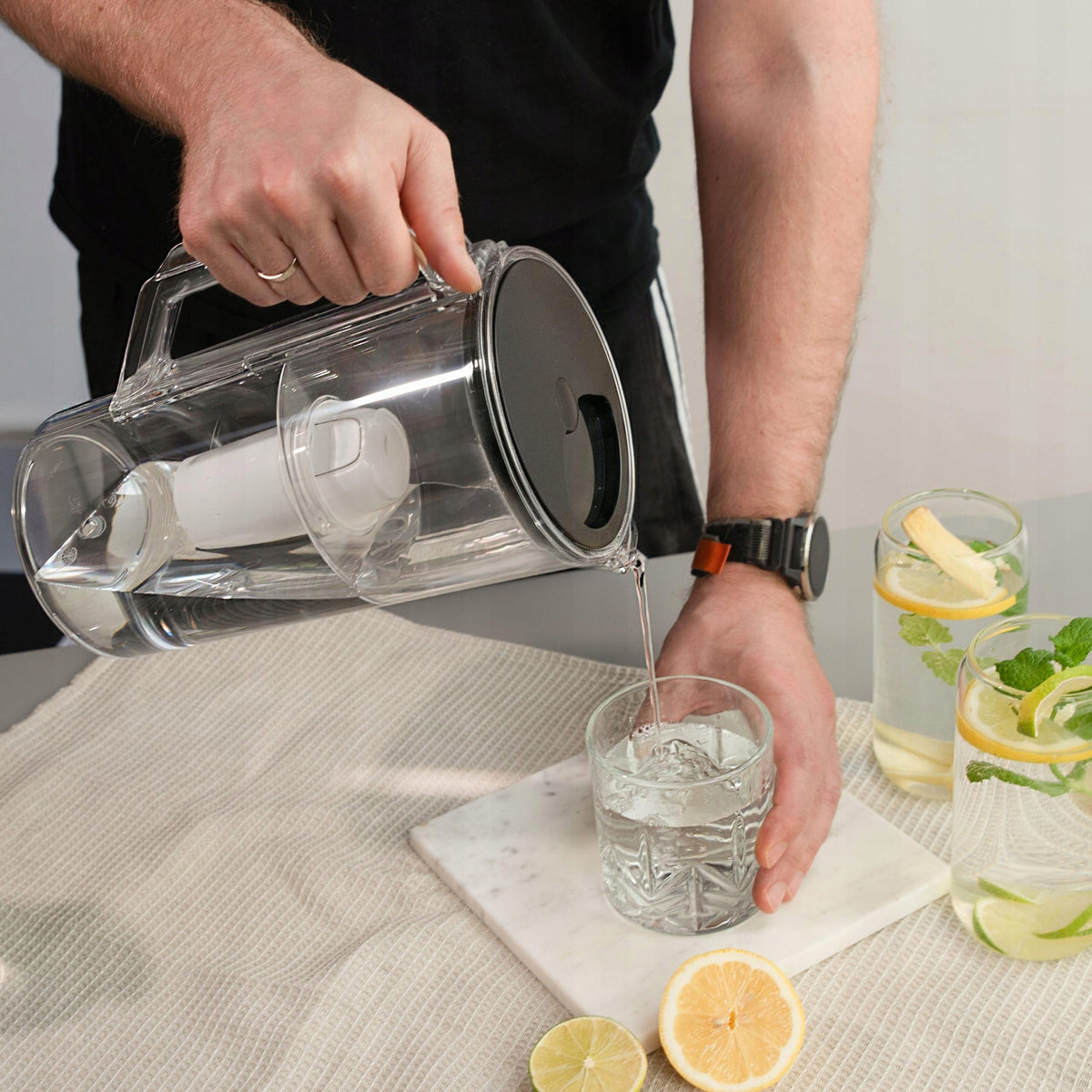 Plastic filter jug AquaFloow J-CLASS 2,5l black + 3x water filter Manufacturer code AF102-BK