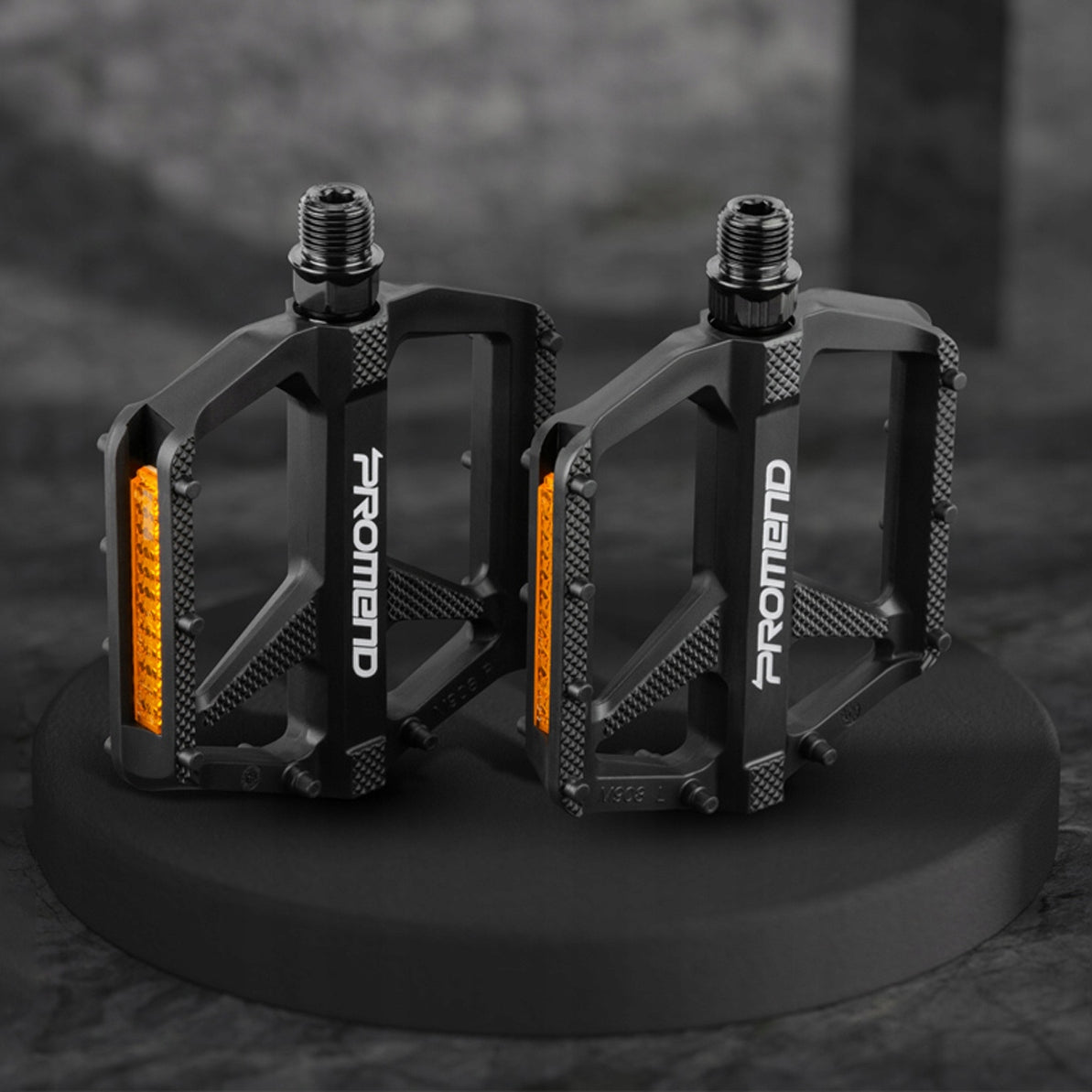 Platform Bike Pedals, Lightweight with Reflectors for Universal Bike Strong Color black