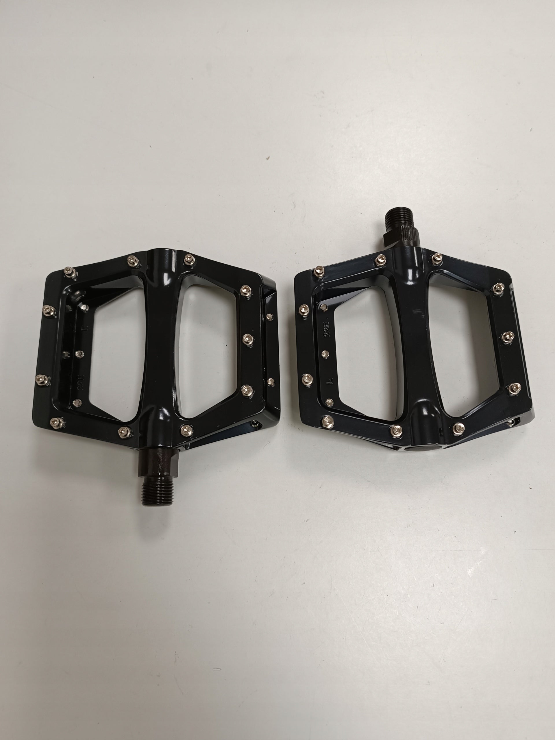 Platform Bike Pedals Scada SC-BD601B 22 Pins, BMX, MTB Weight 400 gr Brand no brand