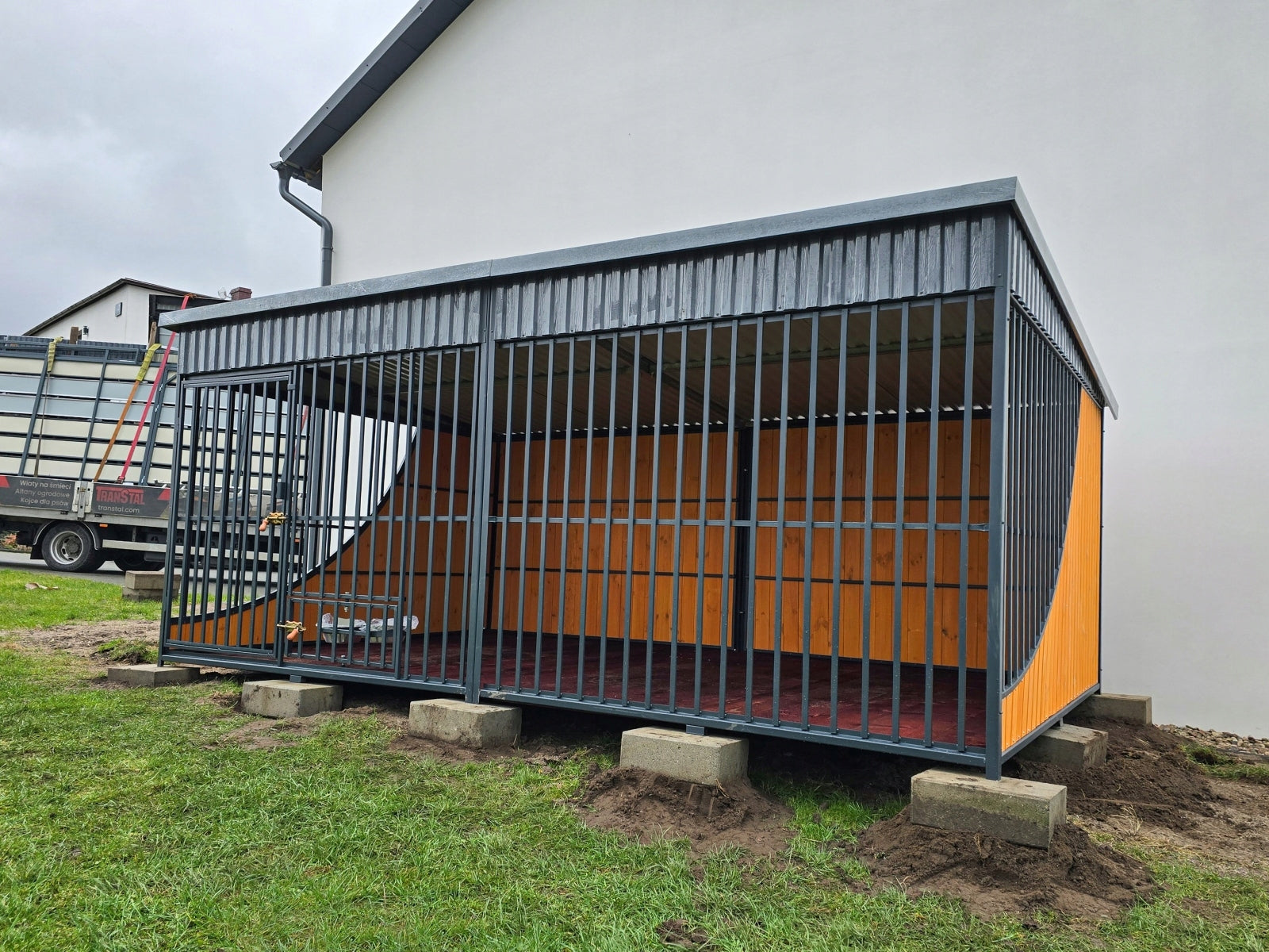Playpen for big dog 4x2,5m Premium, graphite and golden oak, without kennel and floor Manufacturer code kdp-4x2,5m-p