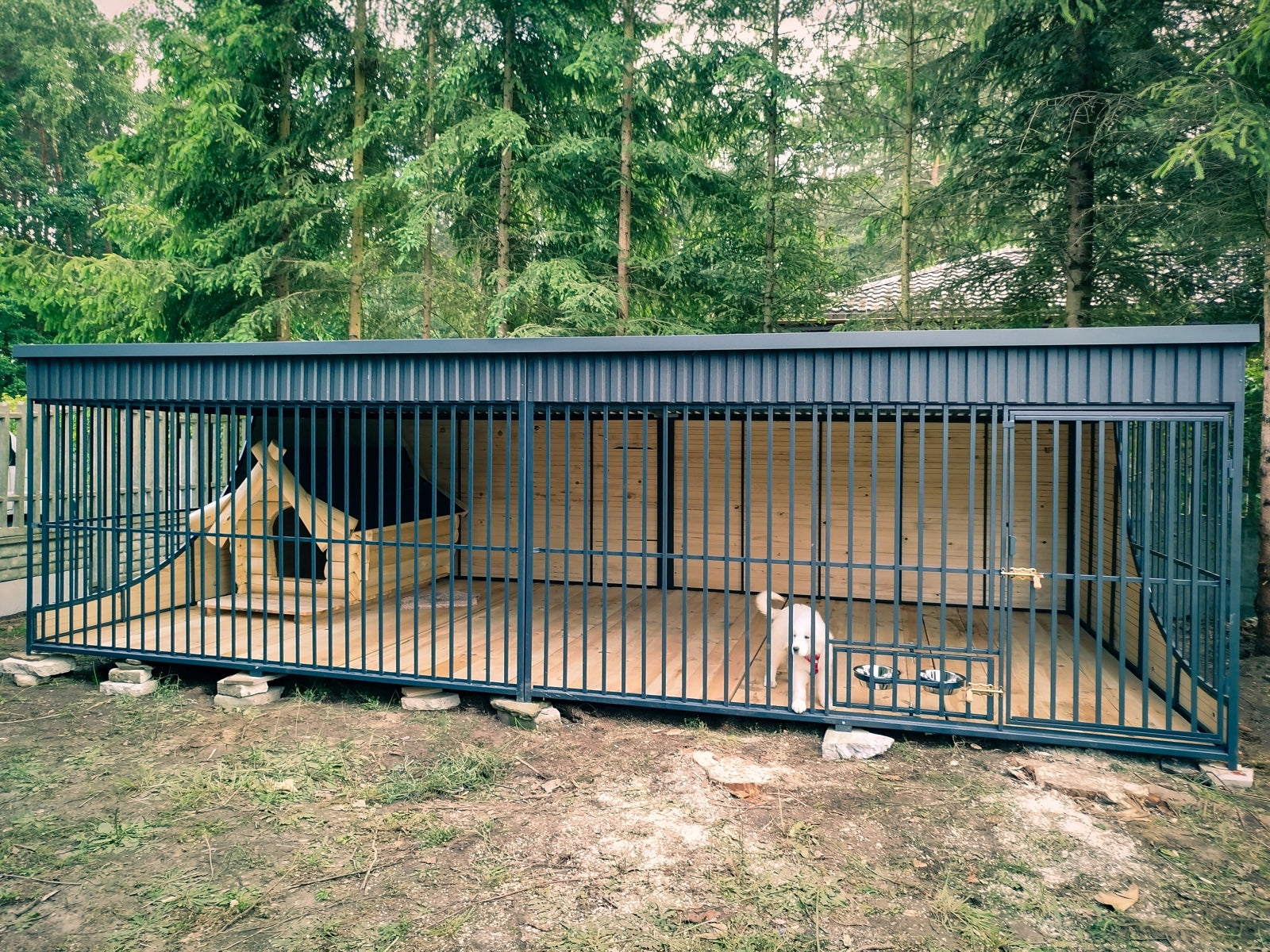 Playpen for large dogs 6x3m with wall and floor, imitation BALI Length 300 cm