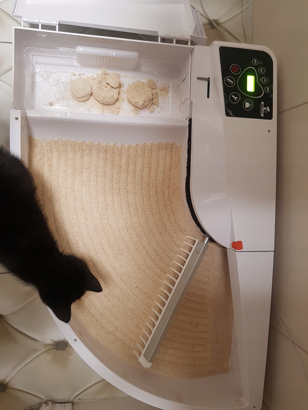 Poland Smart Self-Cleaning Cat Cuvette Smart Kitty Packaging status original