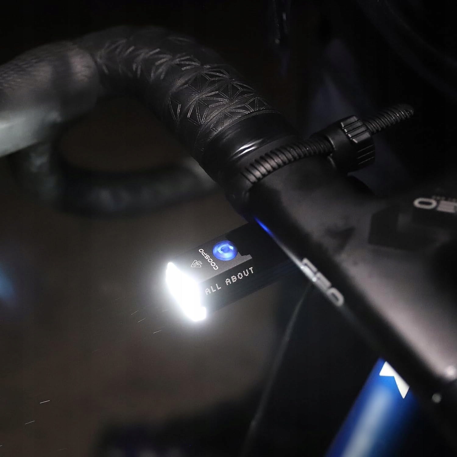 Powerful Bike Front Light Coospo Pixel 900 Lumens Large Battery 24h Kind front-facing