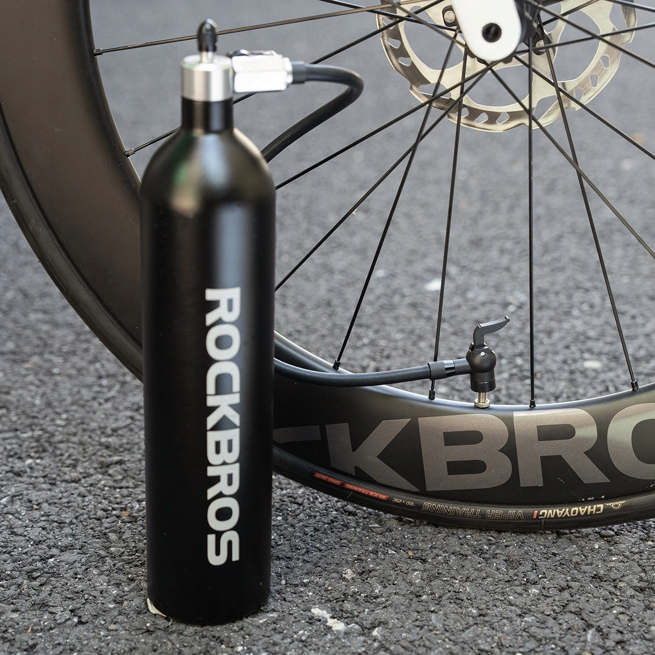 Pressure vessel Rockbros for pumping tubeless tyres 200 PSI 1.2l Product weight with unit packaging 0.1 kg