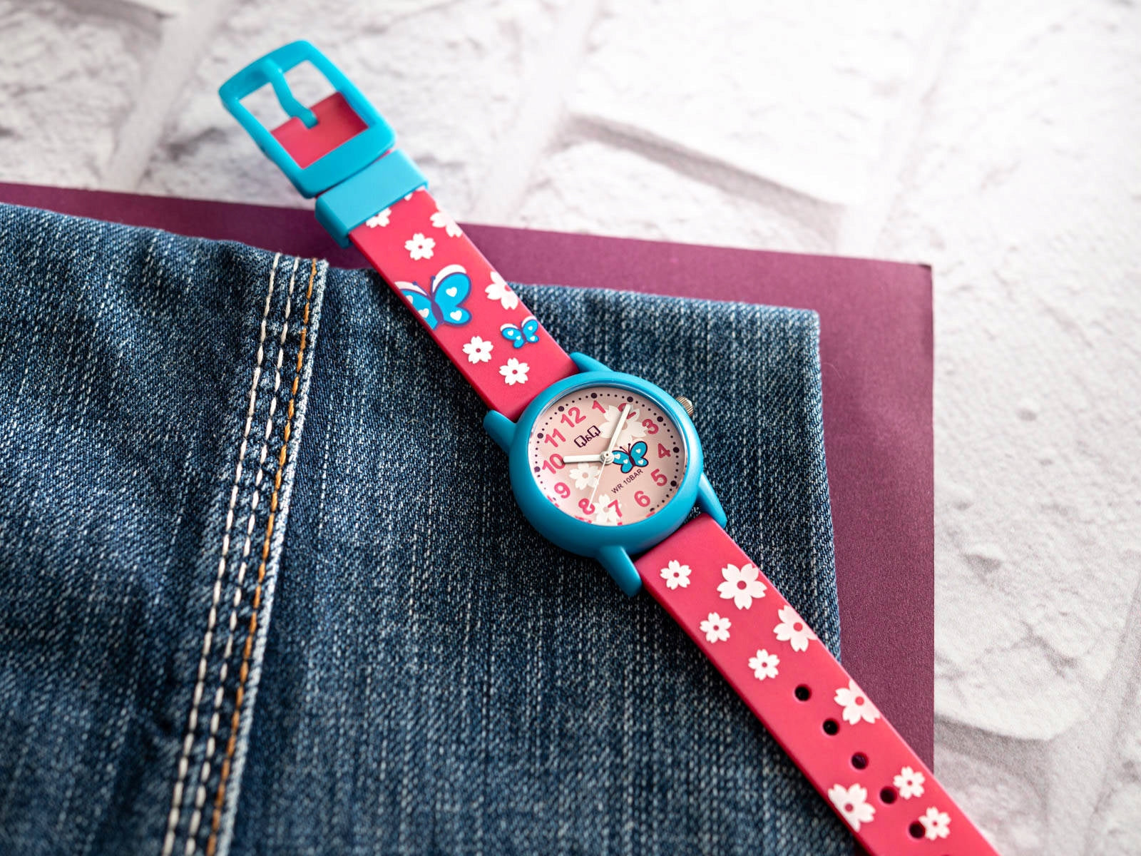 QQ V23A-021VY WATCH FOR GIRLS PINK WITH BUTTERFLIES FOR SWIMMING FOR LEARNING Batteries included yes