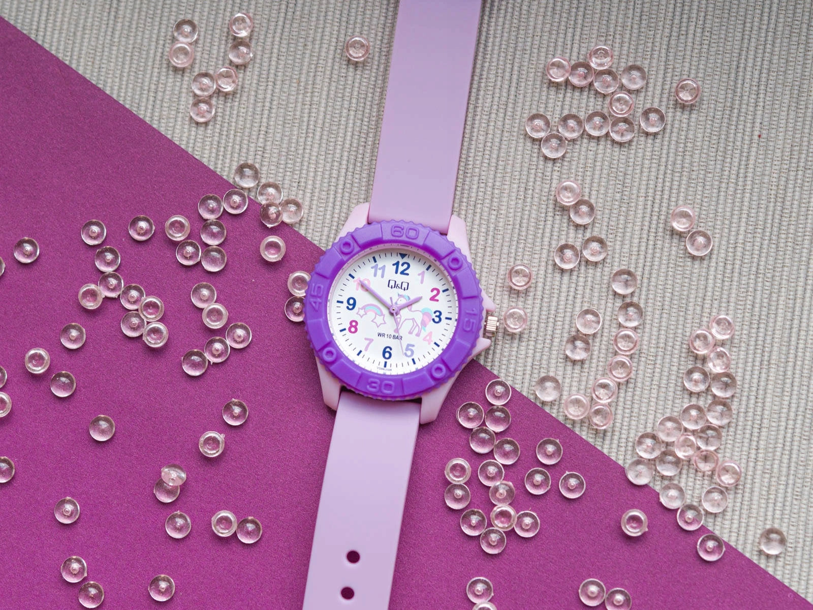 QQ VQ96J026Y WATCH FOR GIRLS UNICORN HORSE Batteries included yes