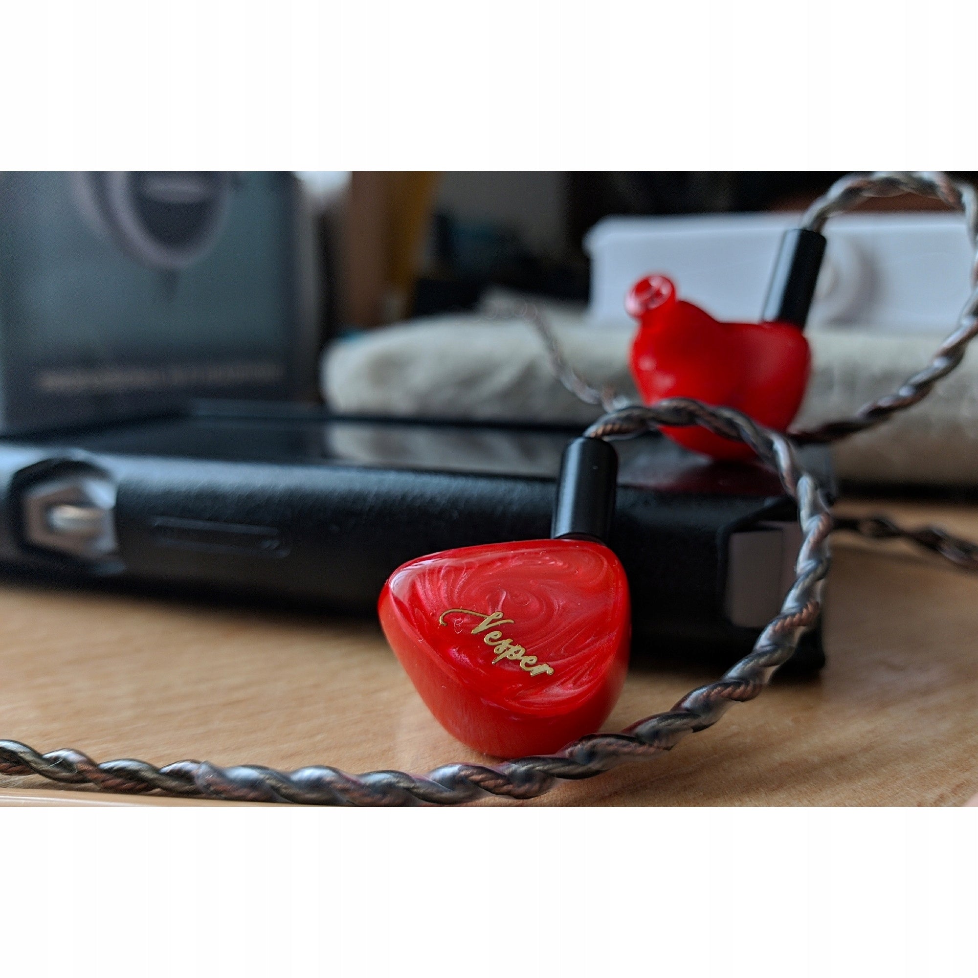 Queen of Audio (QoA) Vesper Venetian Red Kinera analytical sound Manufacturer code Vesper RED