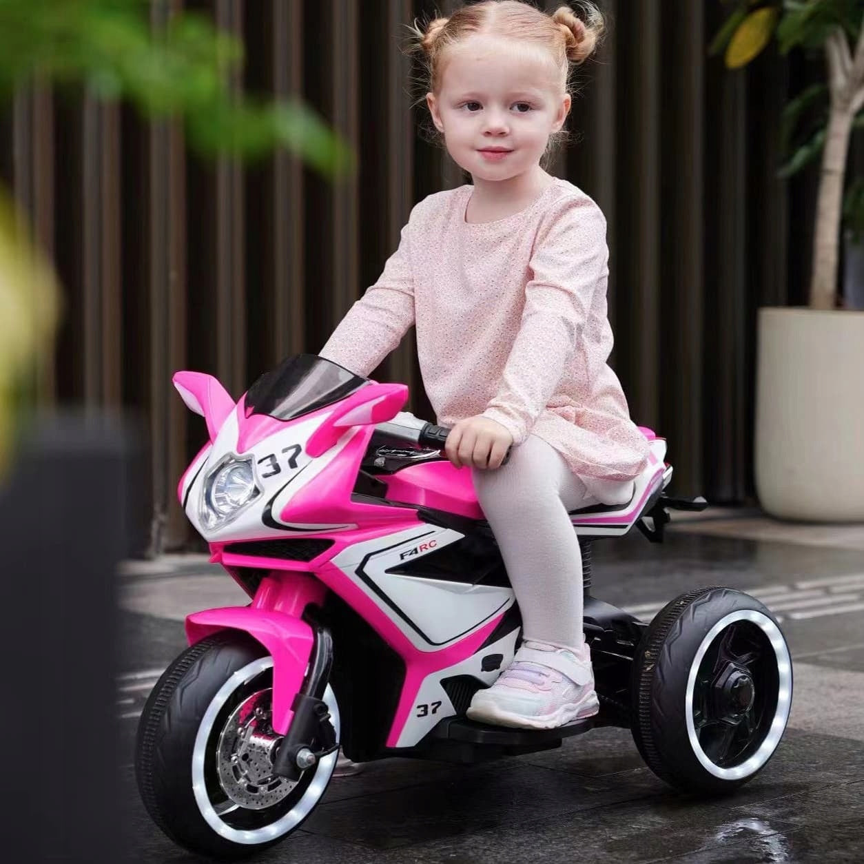 RECHARGEABLE MOTORCYCLE FOR CHILDREN WITH MUSIC, LED LIGHTS AND GLOWING WHEELS Packaging status original