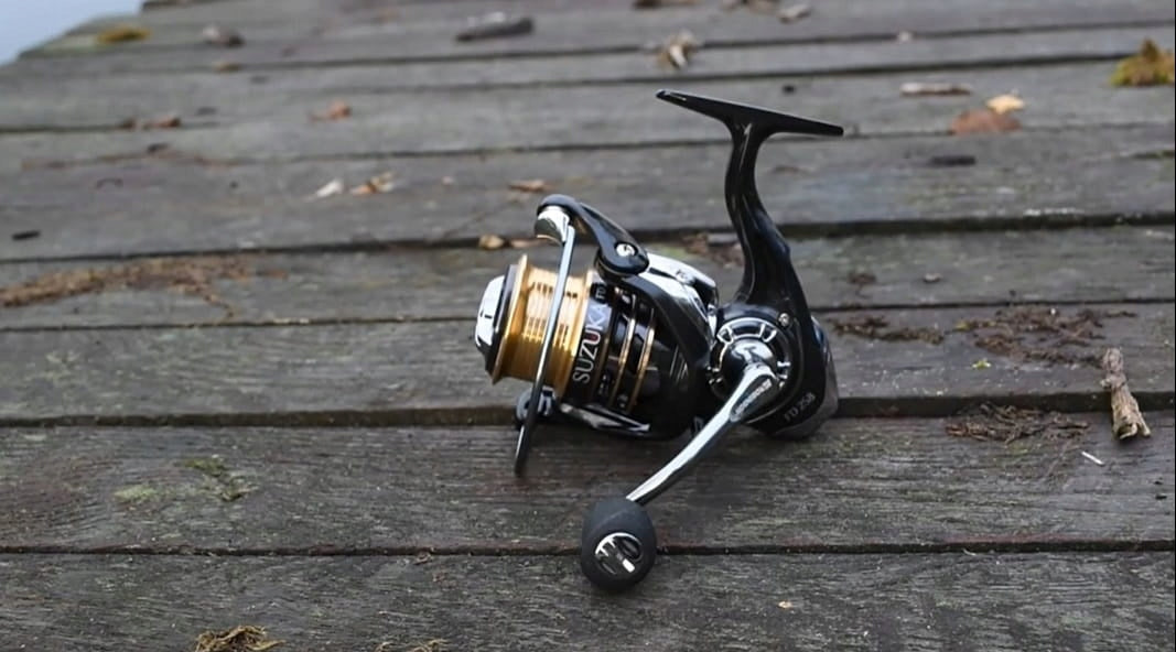 ROBINSON SUZUKA 308 FD REEL + FREEBIE RUBBERS EAN (GTIN) 5901779658940