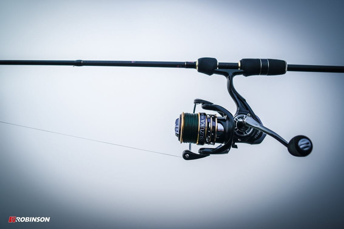ROBINSON SUZUKA 308 FD REEL + FREEBIE RUBBERS Model kołowrotek Suzuka ROBINSON