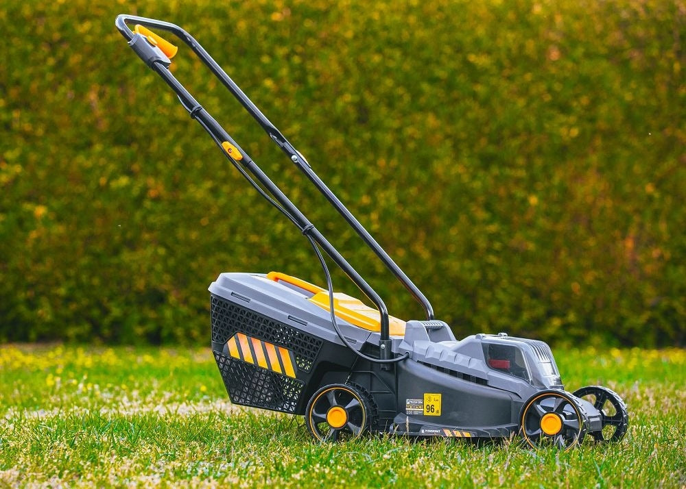 ROBUST LIGHTWEIGHT CORDLESS LAWN MOWER 2X POWERFUL BATTERY + FREEBIE Packaging status original