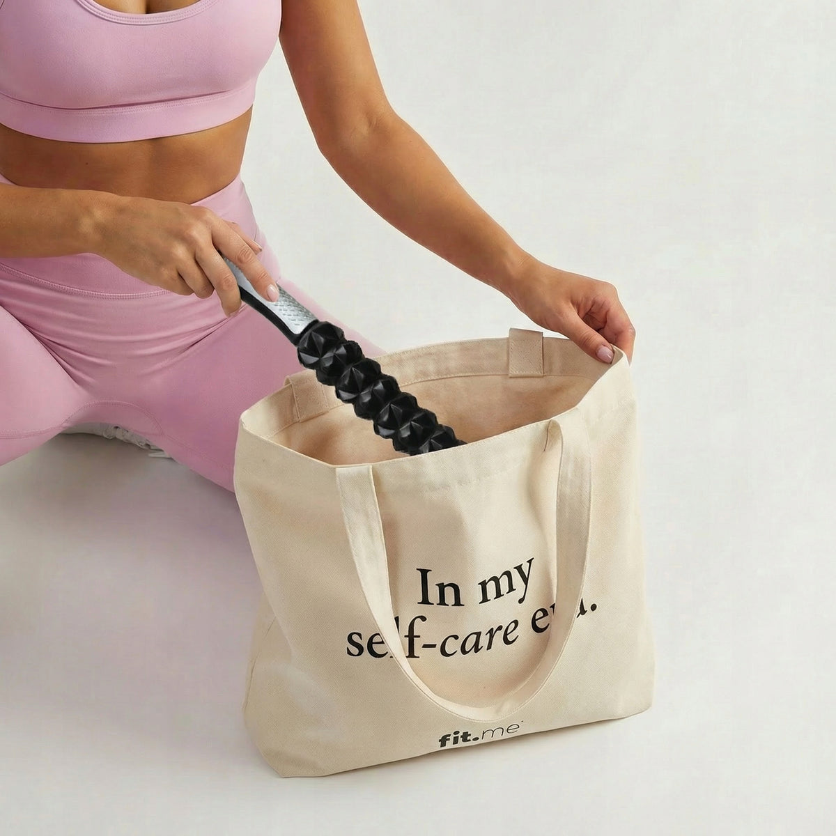 ROLLER WITH PROJECTIONS ROLLER WITH HAND GRIPS FOR THE BODY OF THE BACK LEGS FOR MASSAGE Manufacturer code FM379