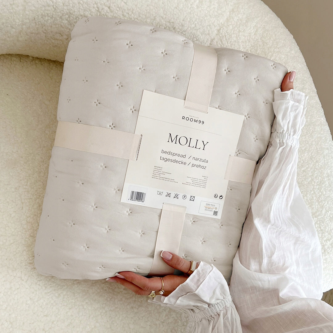 ROOM99 Bedspread 200x220 beige for quilted sofa with ruffle Molly Manufacturer code Kapa na łóżko z romantyczną falbaną kaszmir