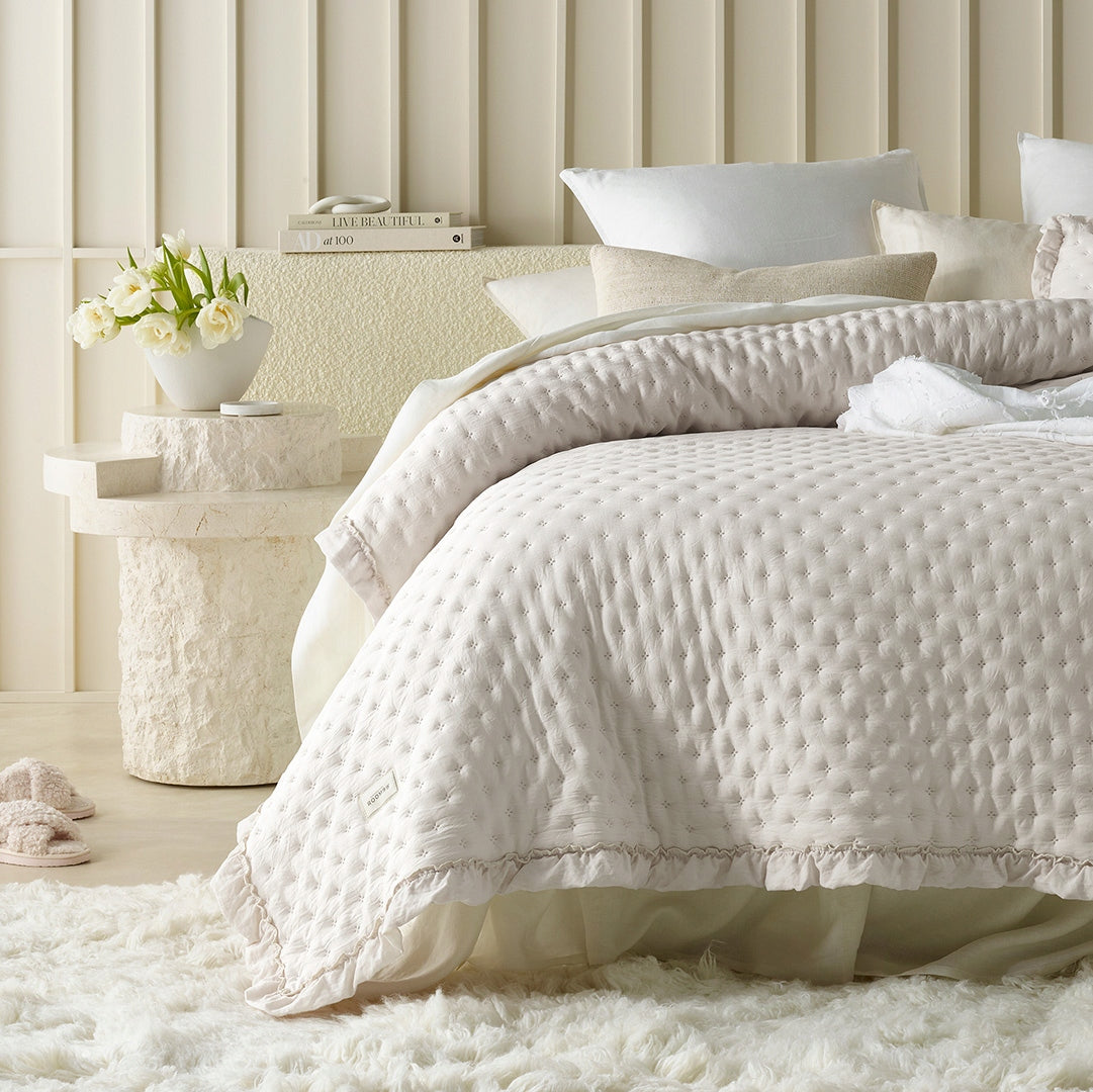 ROOM99 Bedspread 200x220 beige for quilted sofa with ruffle Molly Packaging status original
