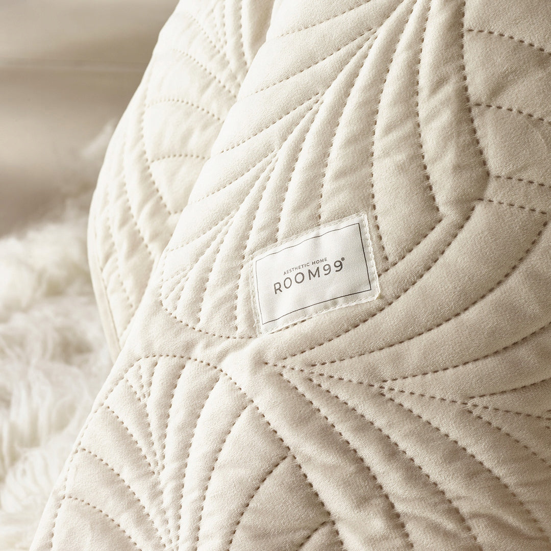 ROOM99 Bedspread 220x240 cream for large bed velour sofa quilted Feel Manufacturer code Miękka kapa na łóżko do sypialni jasna velvet