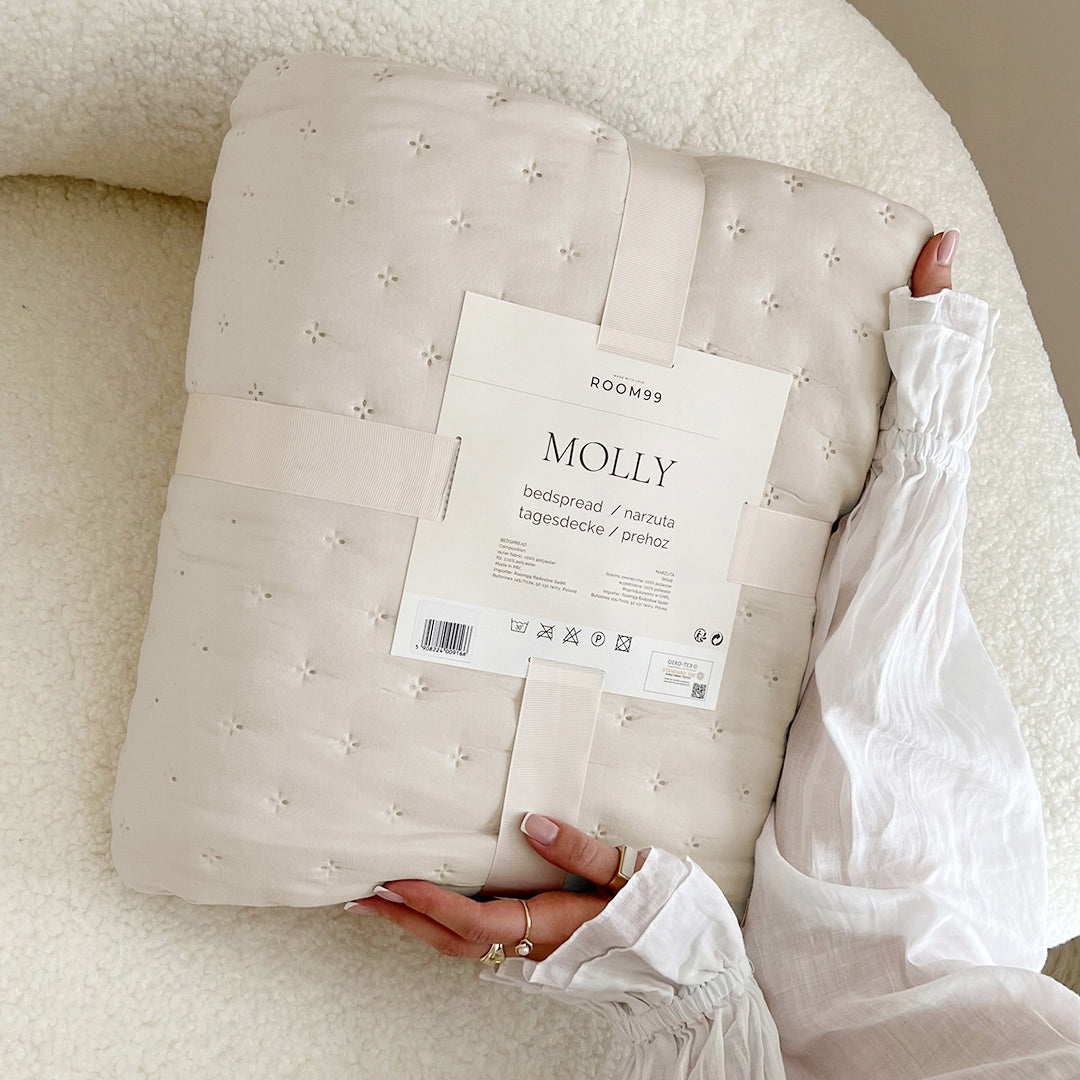 ROOM99 Bedspread 220x240 cream quilted sofa bed with ruffle Molly Manufacturer code Nowoczesna kapa na łóżko na narożnik miękka