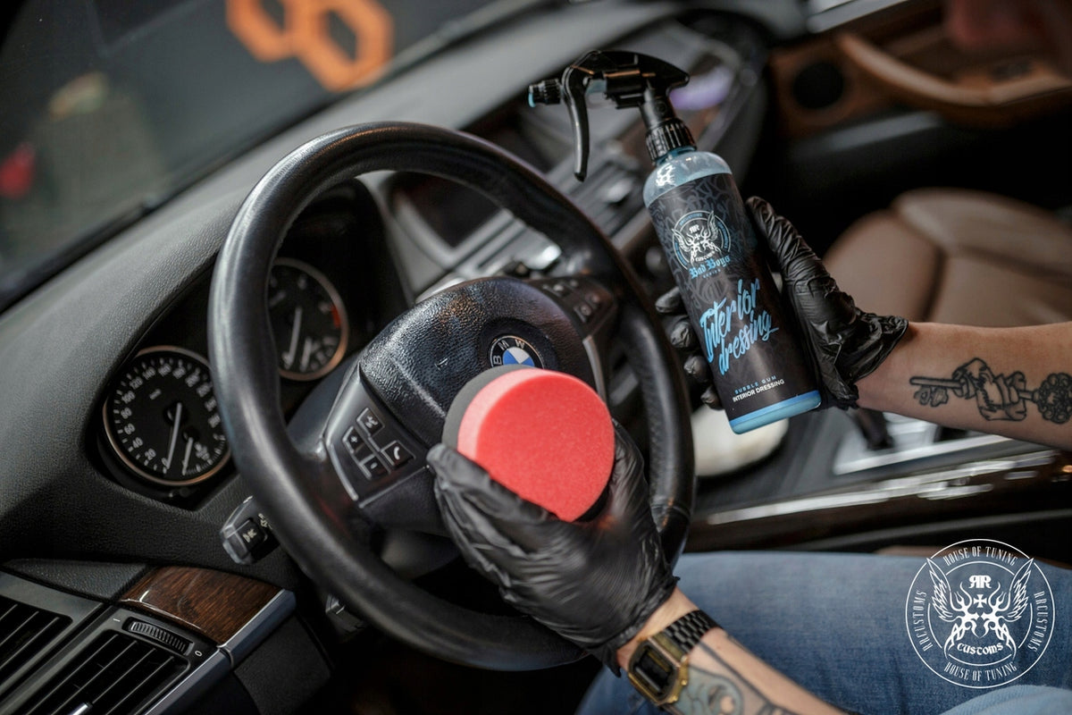 RR CUSTOMS RRC BAD BOYS INTERIOR DRESSING BUBBLE GUM DARKENS PLASTICS Packaging capacity 500 ml