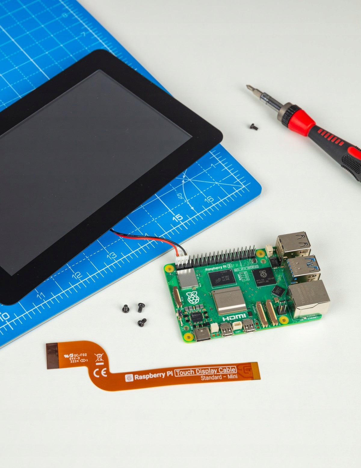 Raspberry Pi Touch Display 2 - touchscreen display for Rapsberry computers Batteries included no