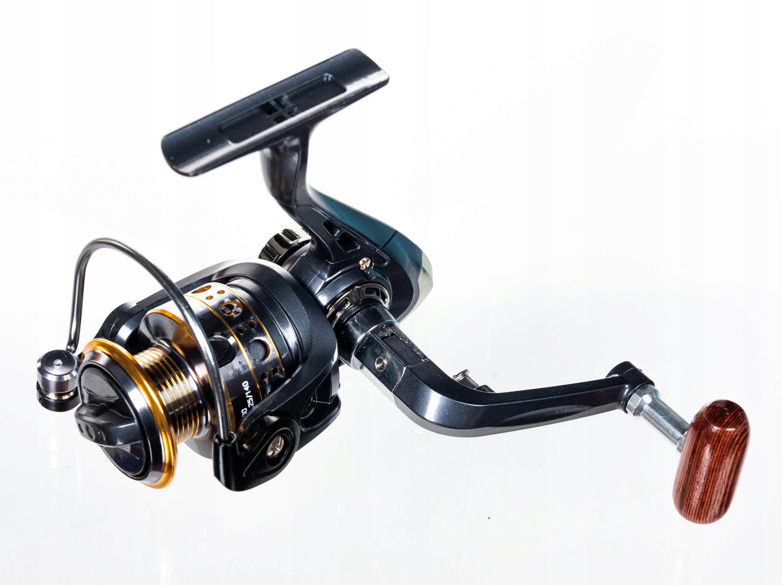 Reel KFB 3000 5.2:1 front brake 8+1 metal spool Miracle Fish Size 3000