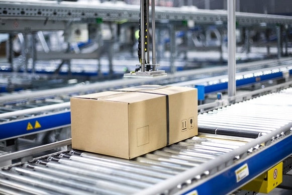 Die Lampe wird in die Schiene T-Line 30W 38° 4000K, schwarz eingebaut 