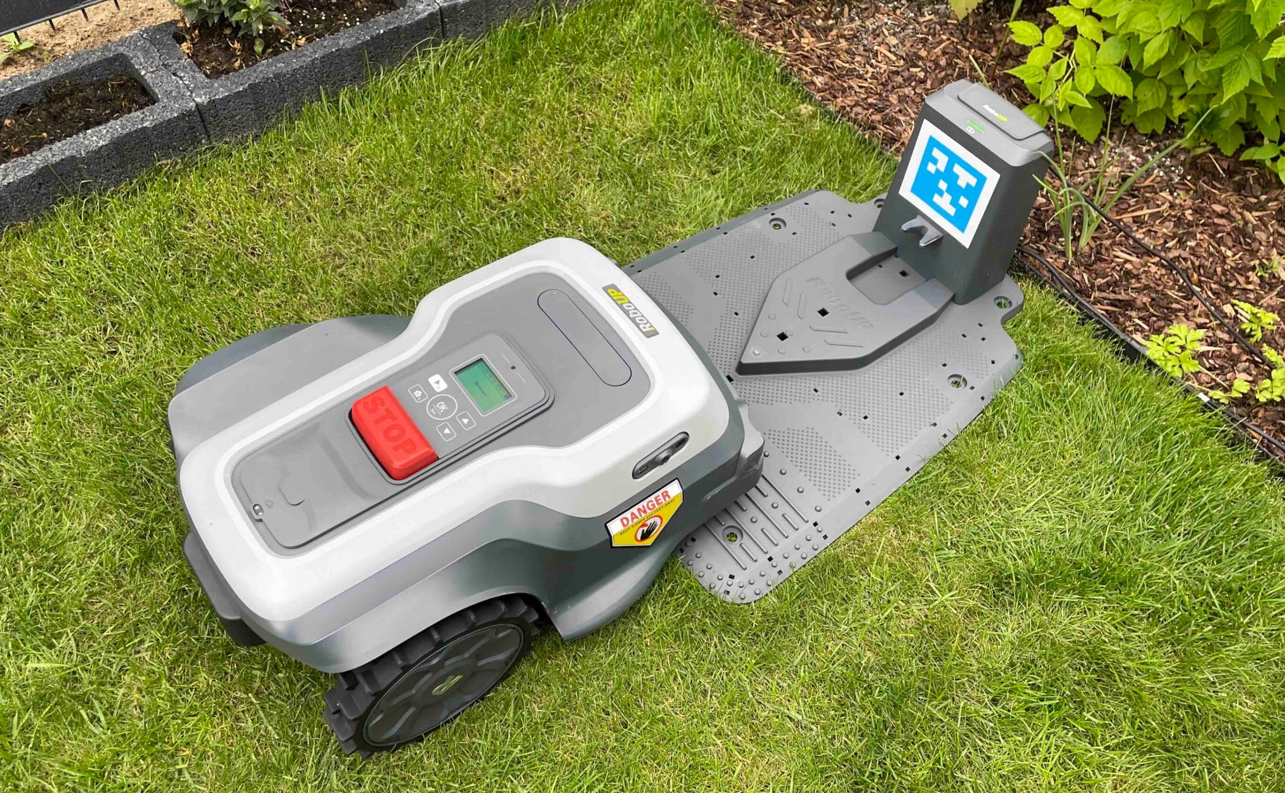 Robot Mowing RoboUp T 1200 RTK/AI WITHOUT CABLE EAN (GTIN) 6976332010045
