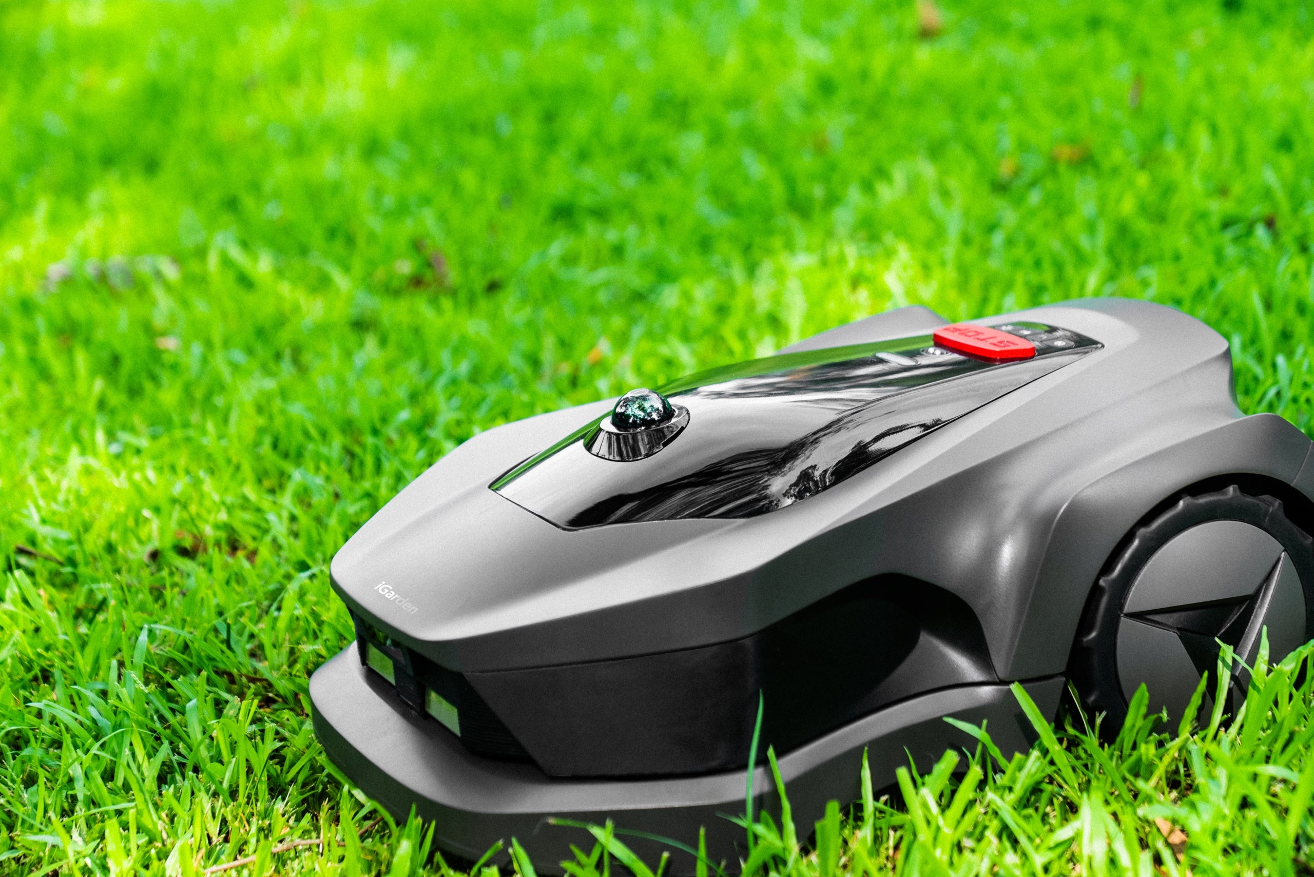 Robot for mowing (without circuit cable) Mowing performance 3000 m²