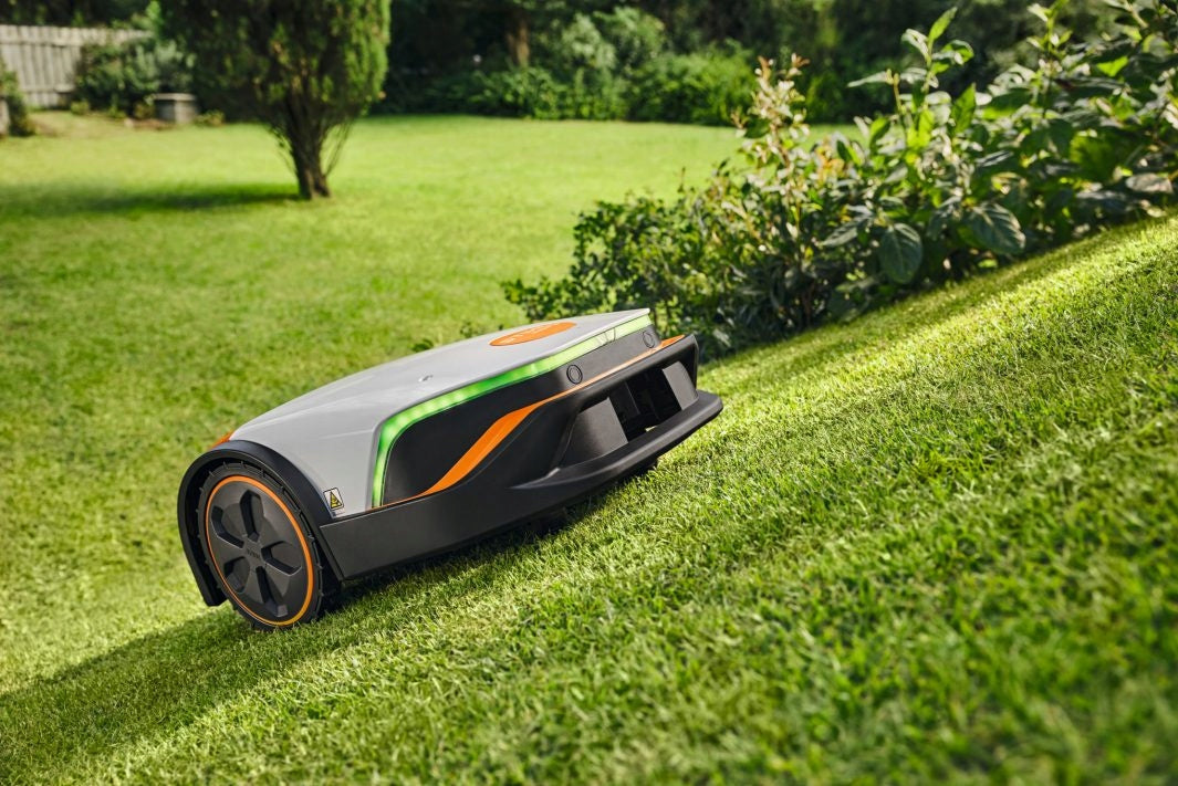 Robot mower STIHL iMOW 5 mowing area 1500m2 Model iMOW 5