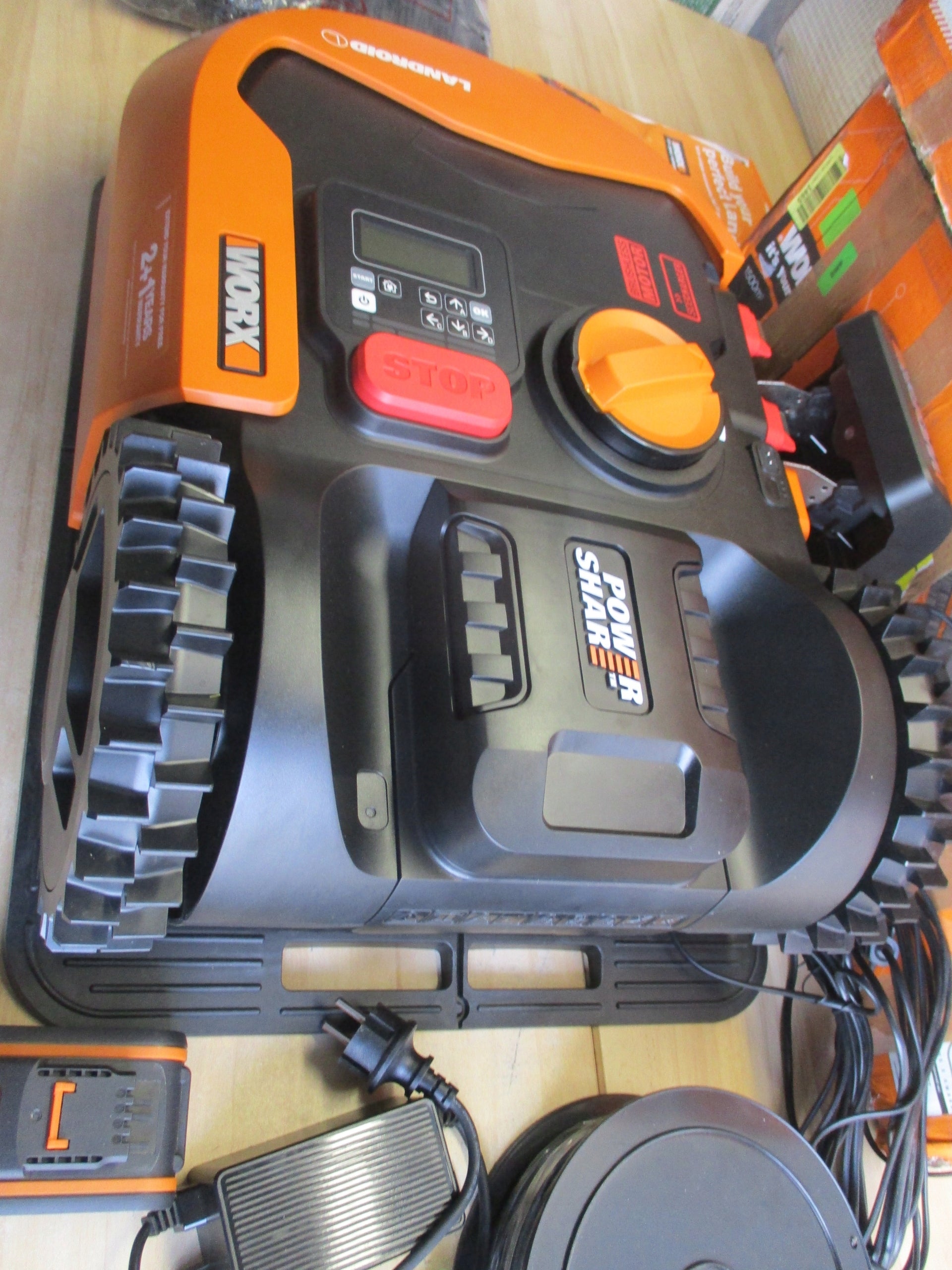Robot mower Worx M1500 WR cutting width 22 cm Blade working time 0 hours Mowing performance 1500 m²